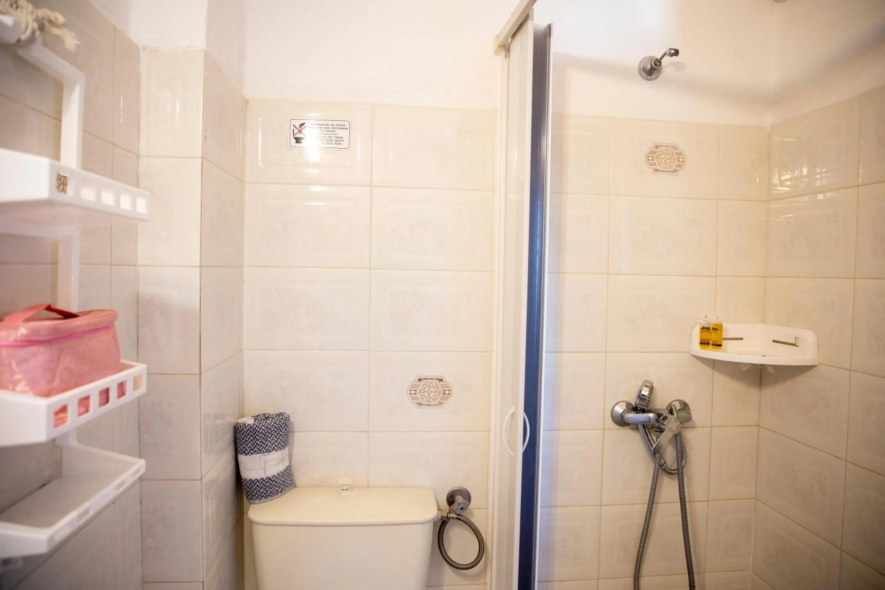 Shower in Sunrise Studios