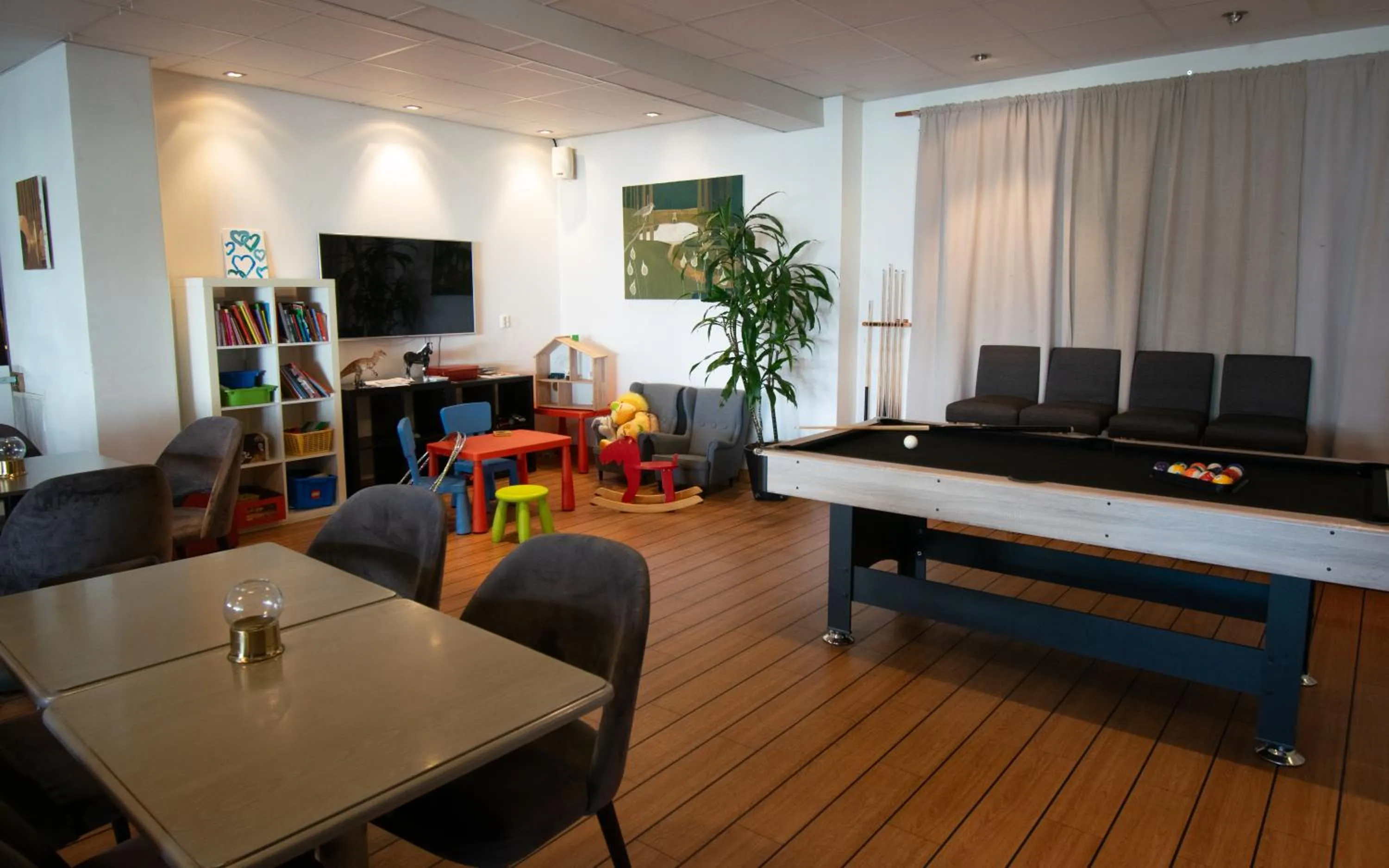 Communal lounge/ TV room in Sure Hotel by Best Western City Jonkoping