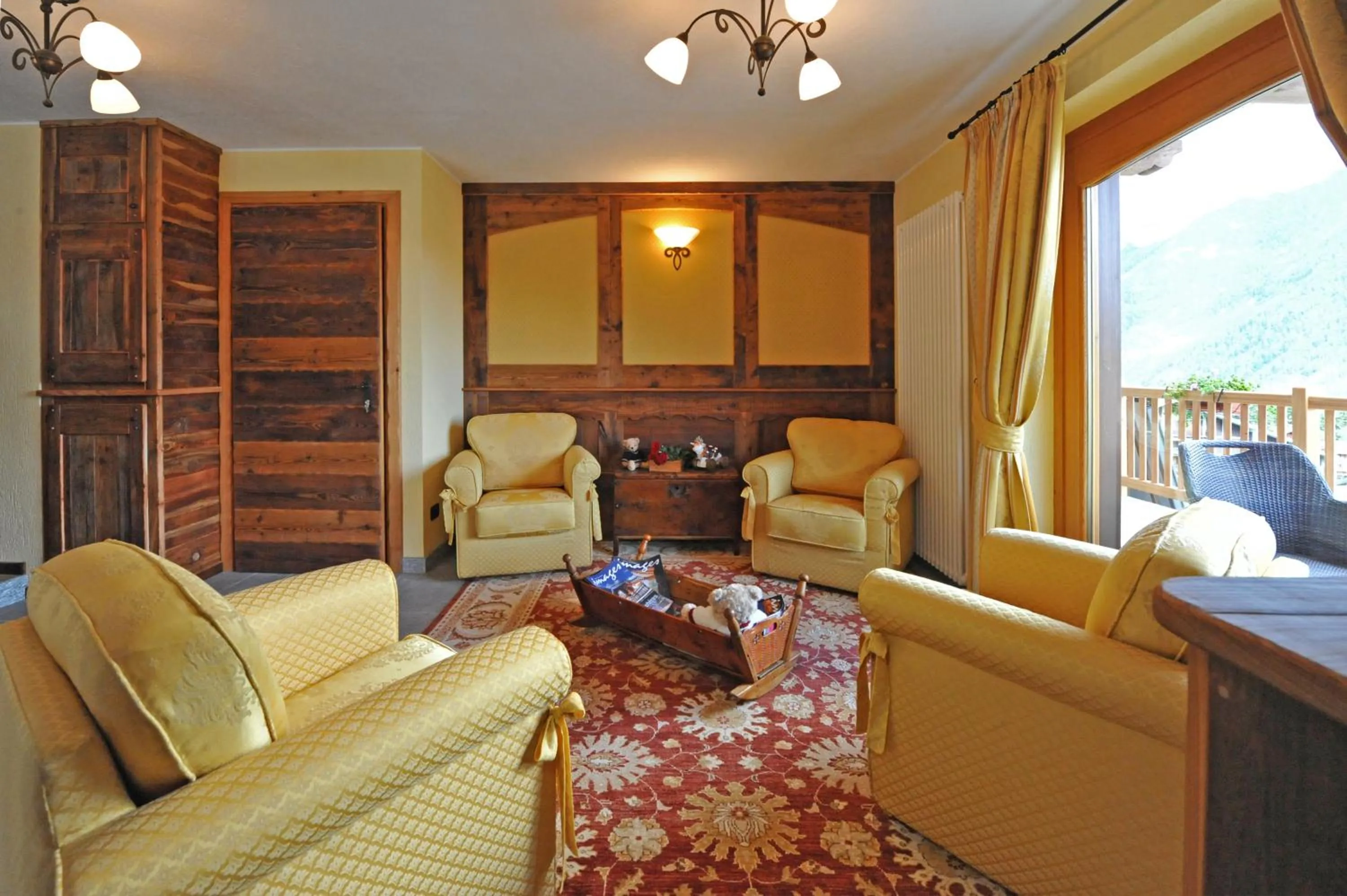 Day in Gresil Residence