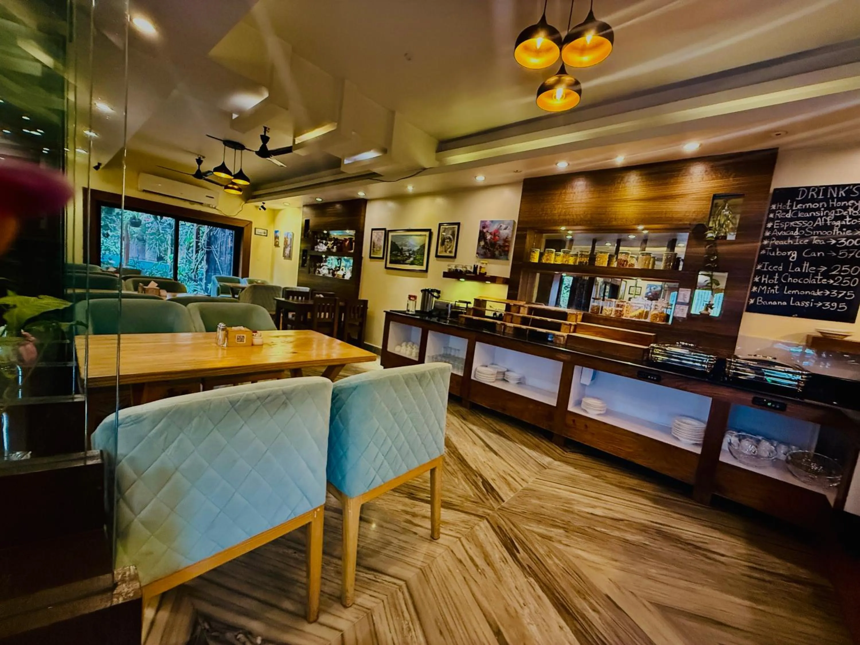 Breakfast in Hotel Middle Path & Spa