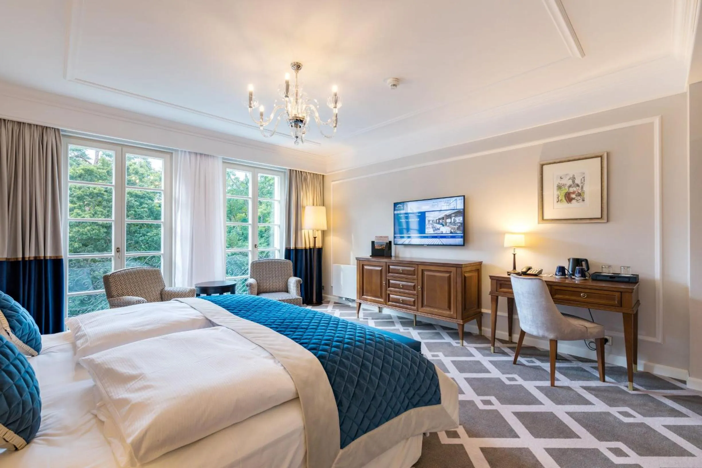 Garden view, Bed in Palace Art Hotel Pezinok