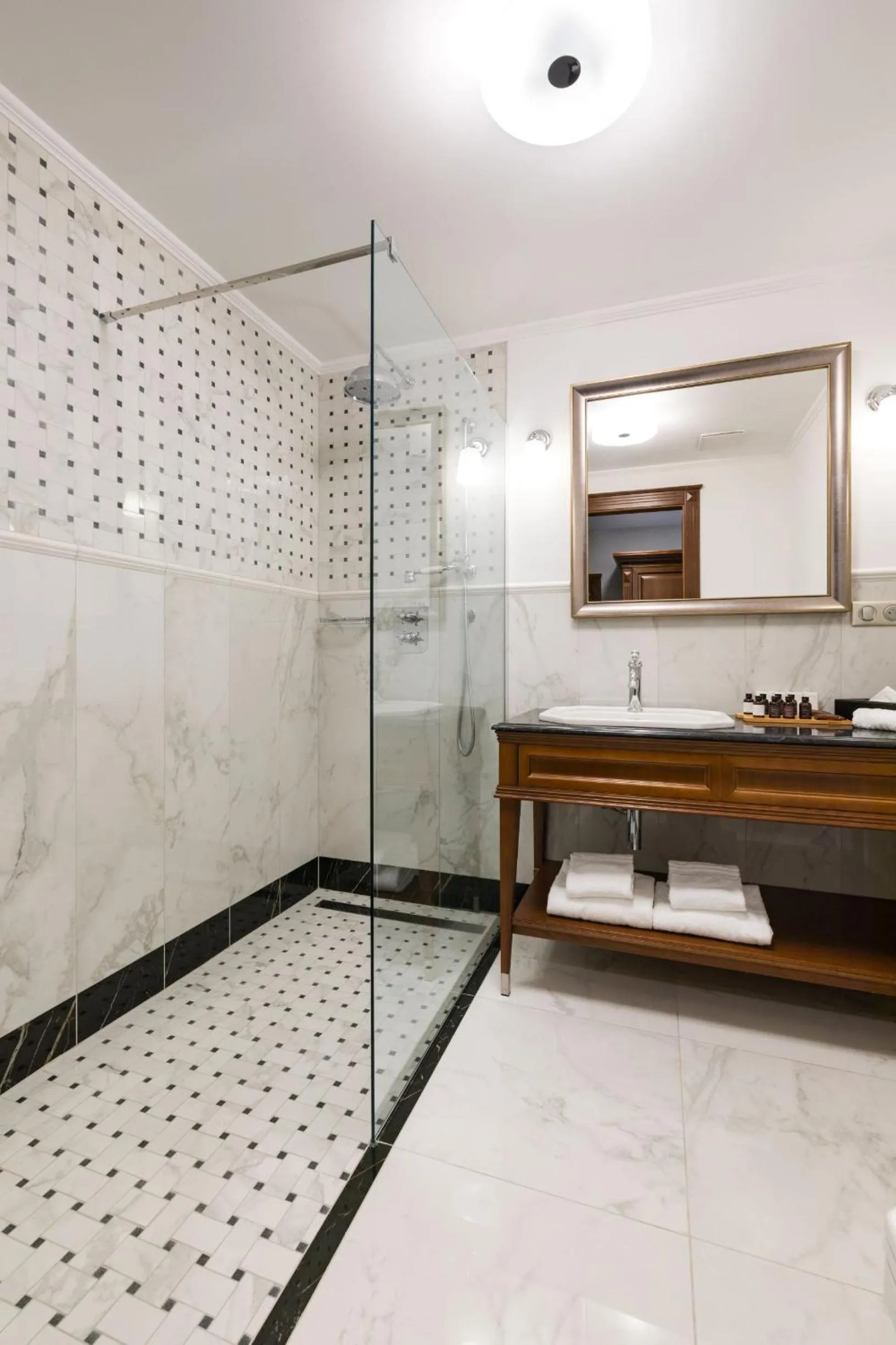 Shower in Palace Art Hotel Pezinok