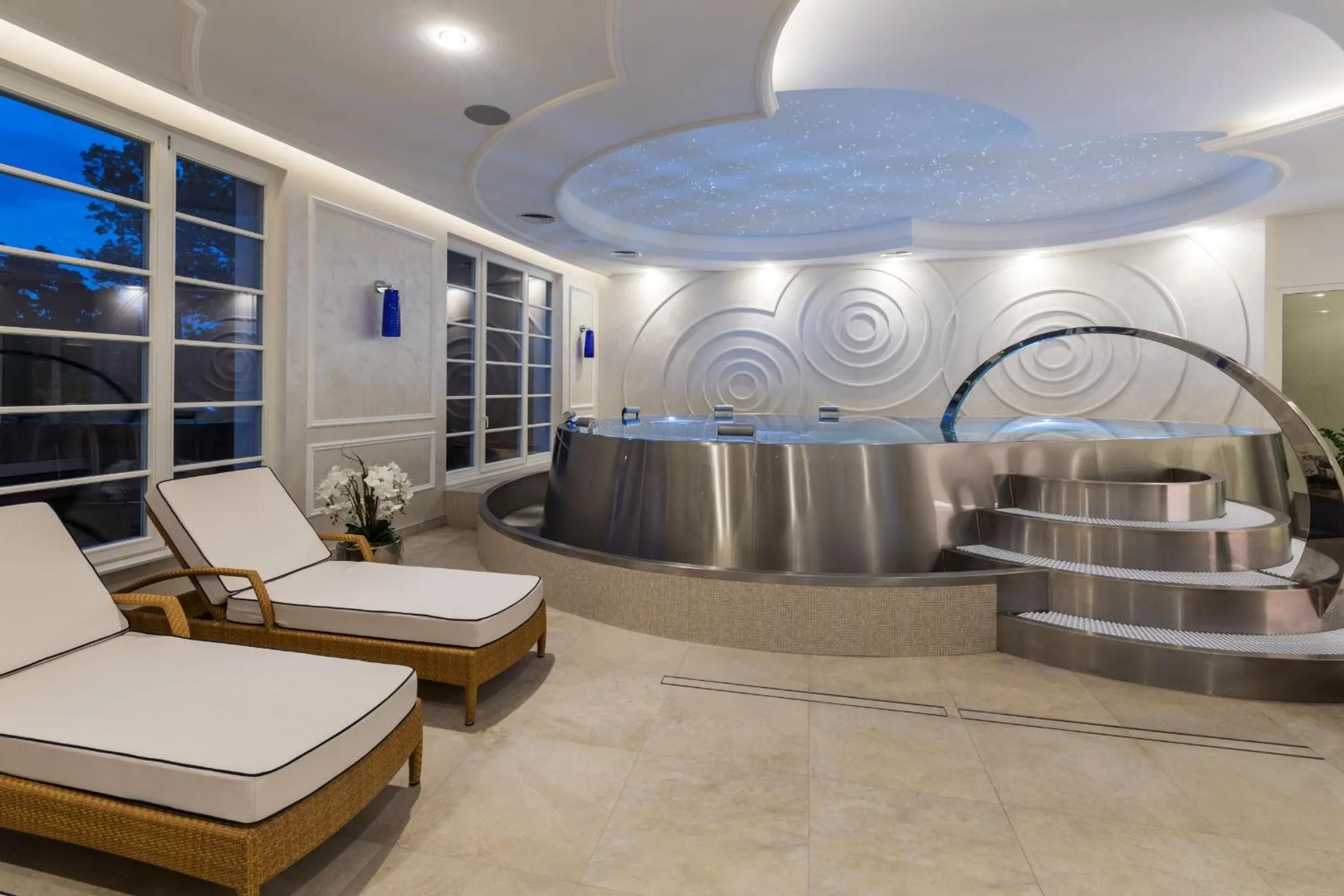 Hot Tub in Palace Art Hotel Pezinok