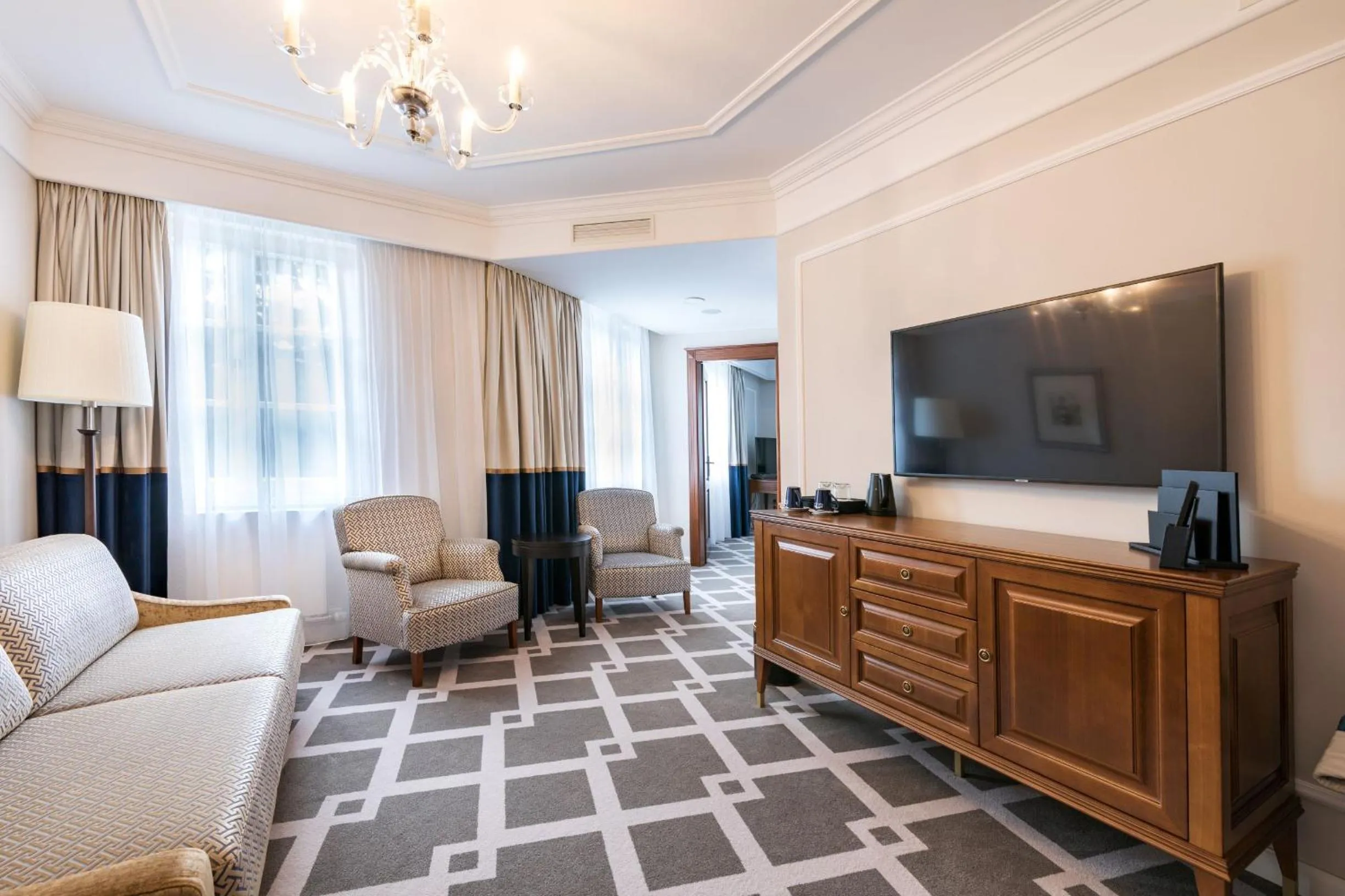 TV and multimedia in Palace Art Hotel Pezinok