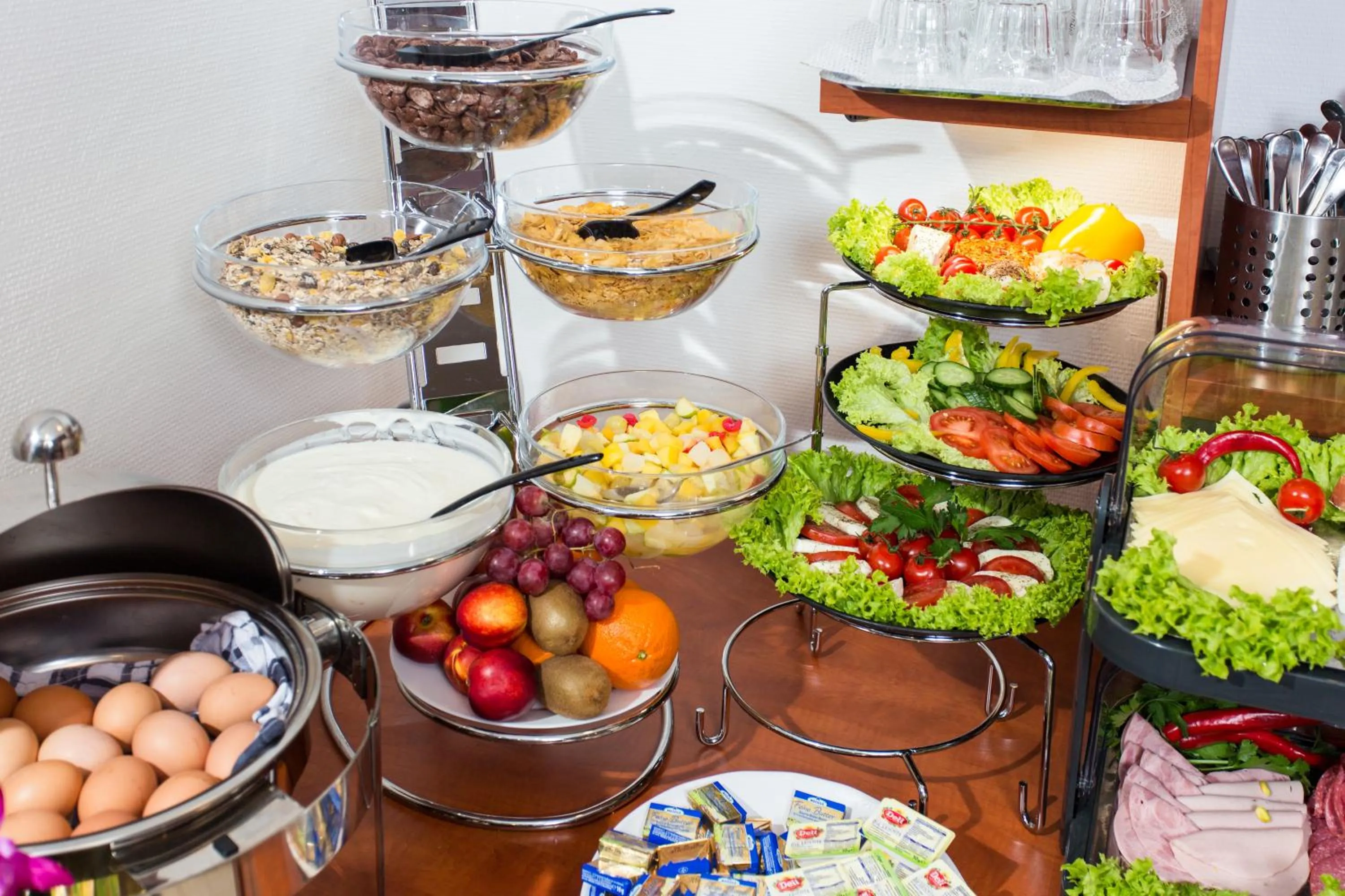 Buffet breakfast in Hotel Condor