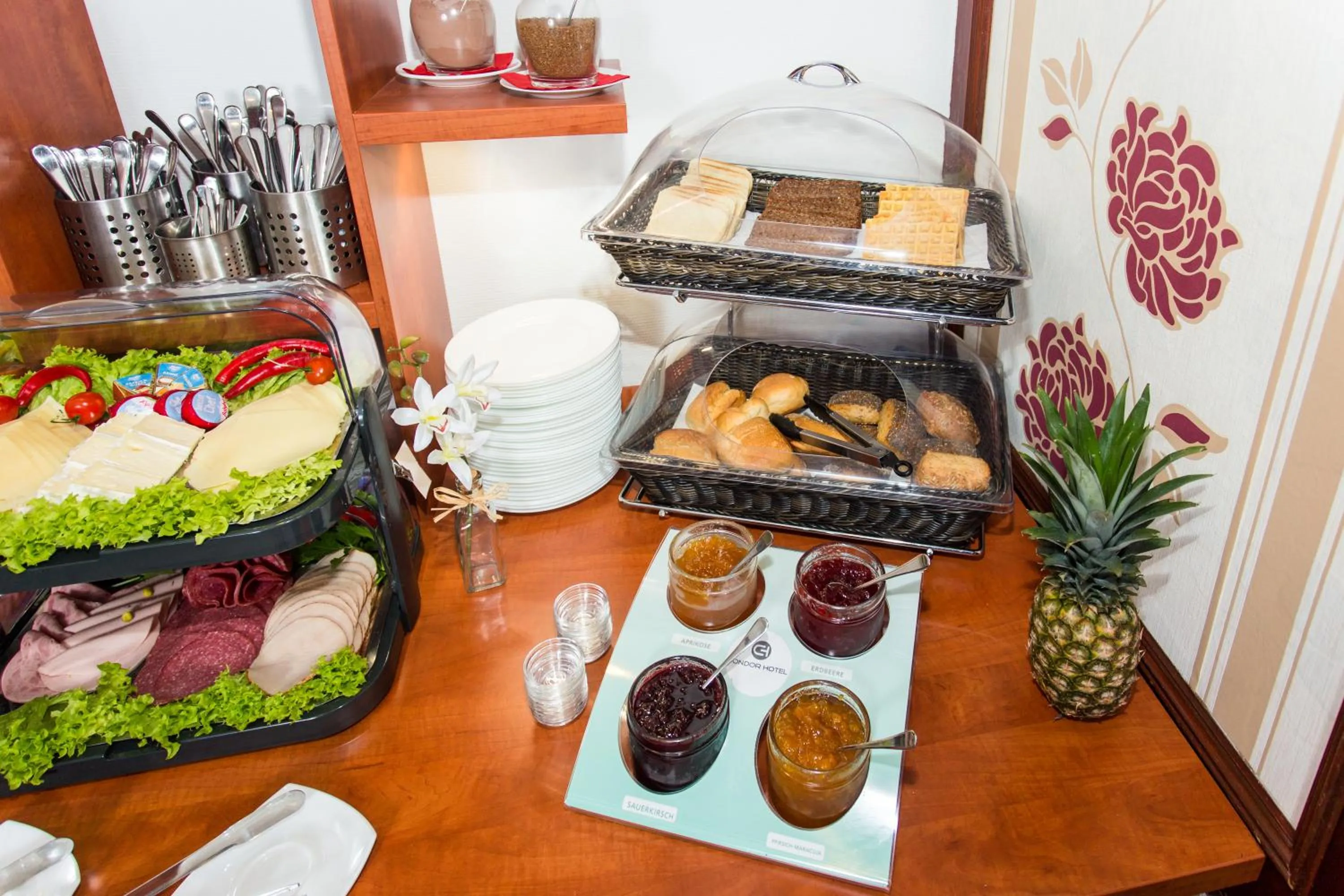 Buffet breakfast in Hotel Condor