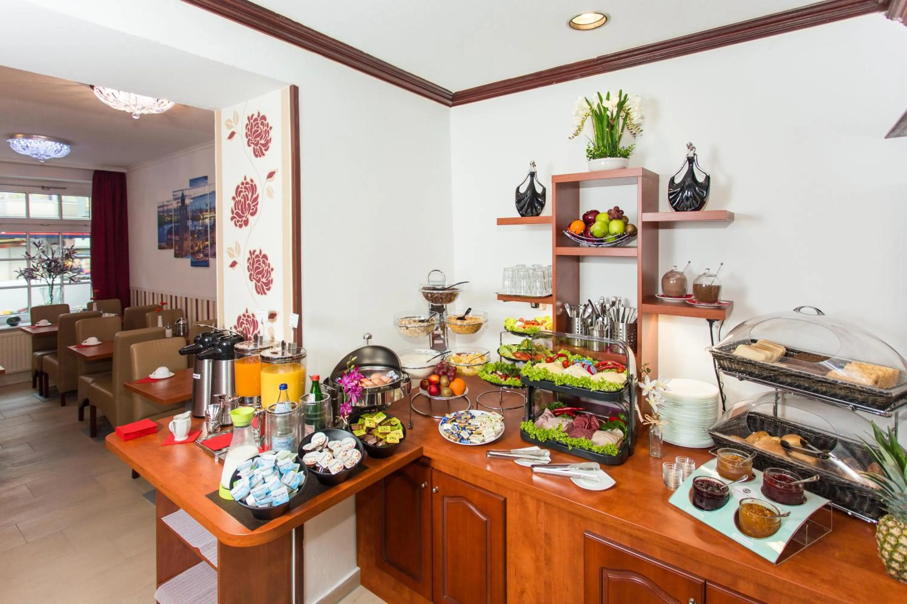 Buffet breakfast in Hotel Condor