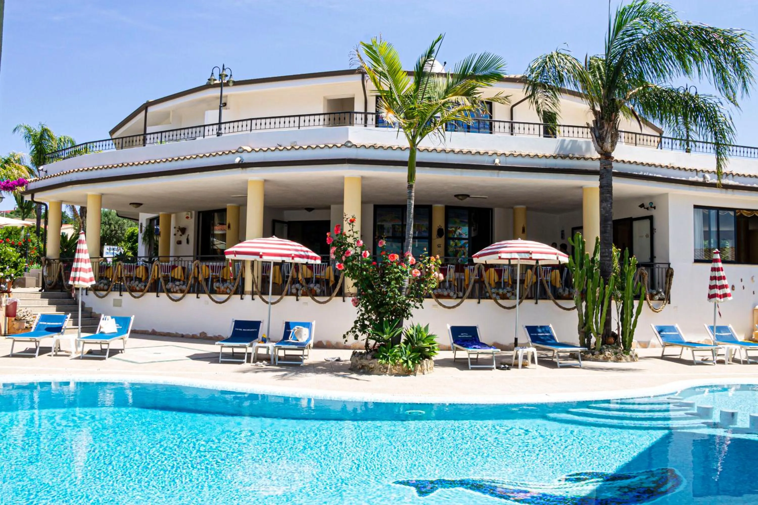 Swimming pool in Hotel L'Ancora