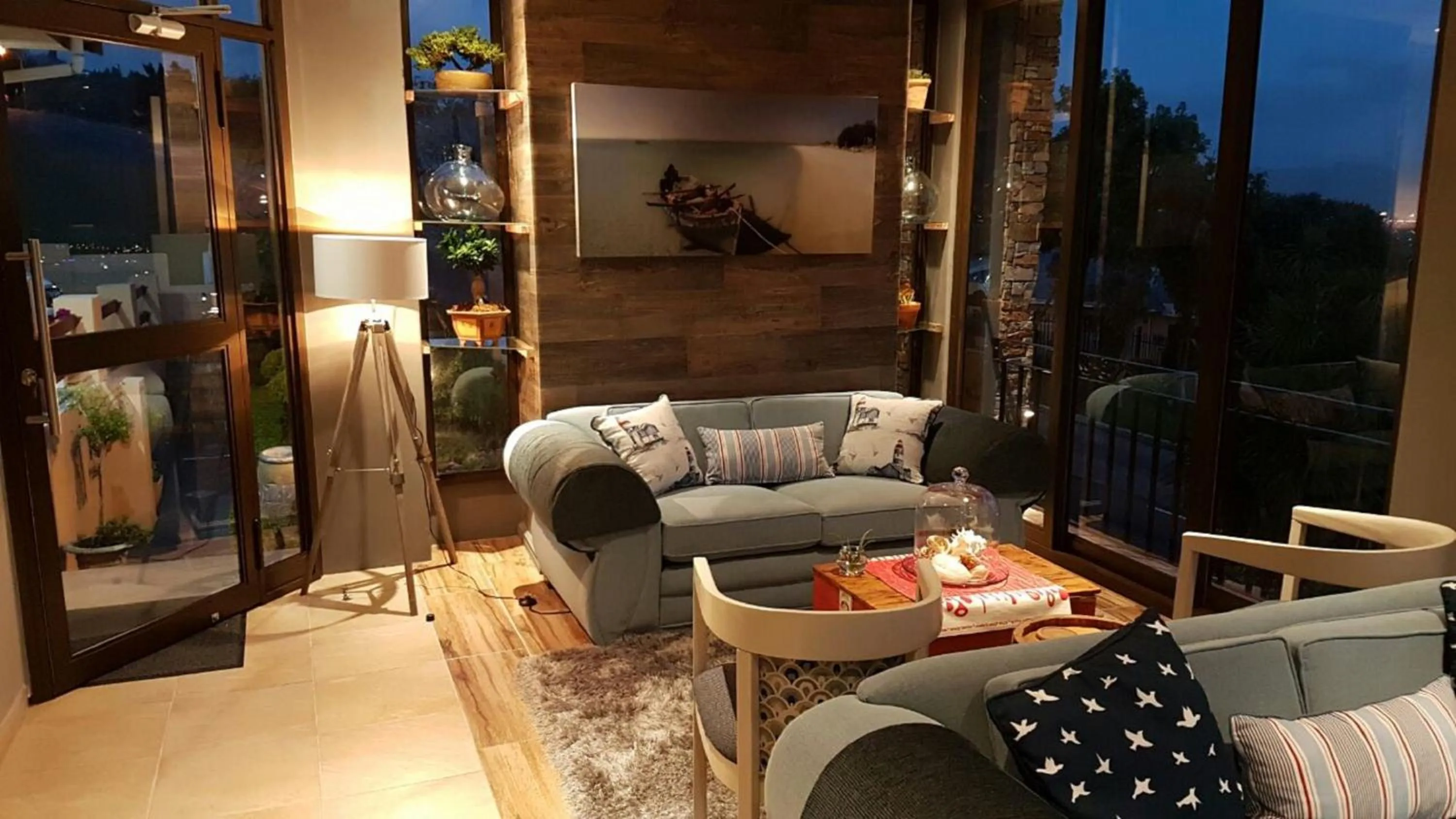 Communal lounge/ TV room in Bay View Guest House