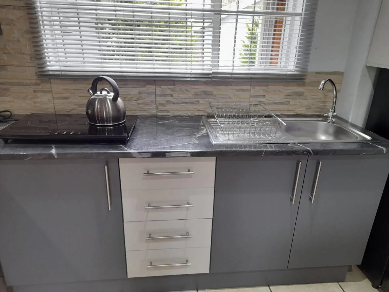 Kitchen or kitchenette in Platberg Self-catering