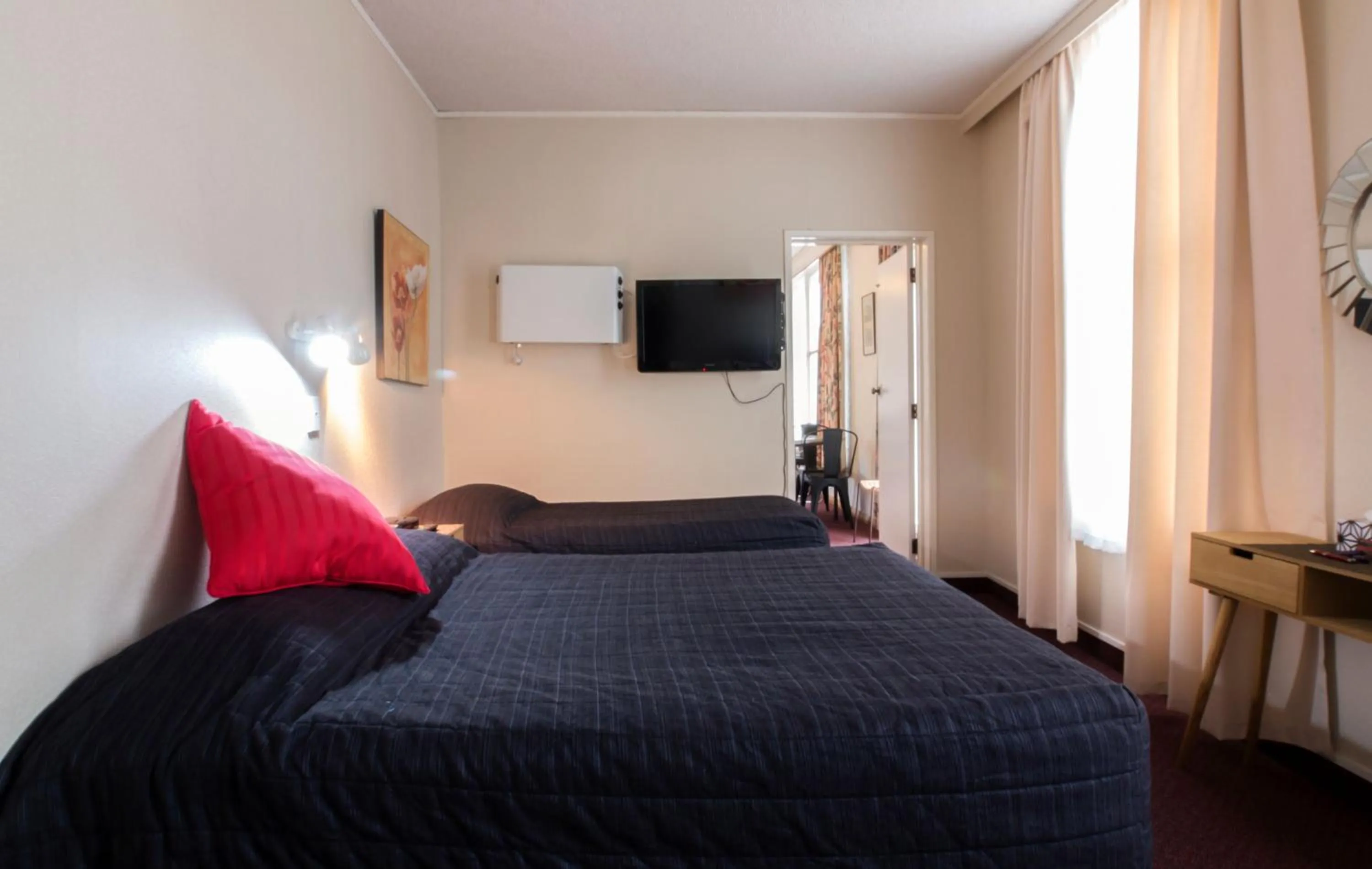 Photo of the whole room, Bed in Masonic Hotel