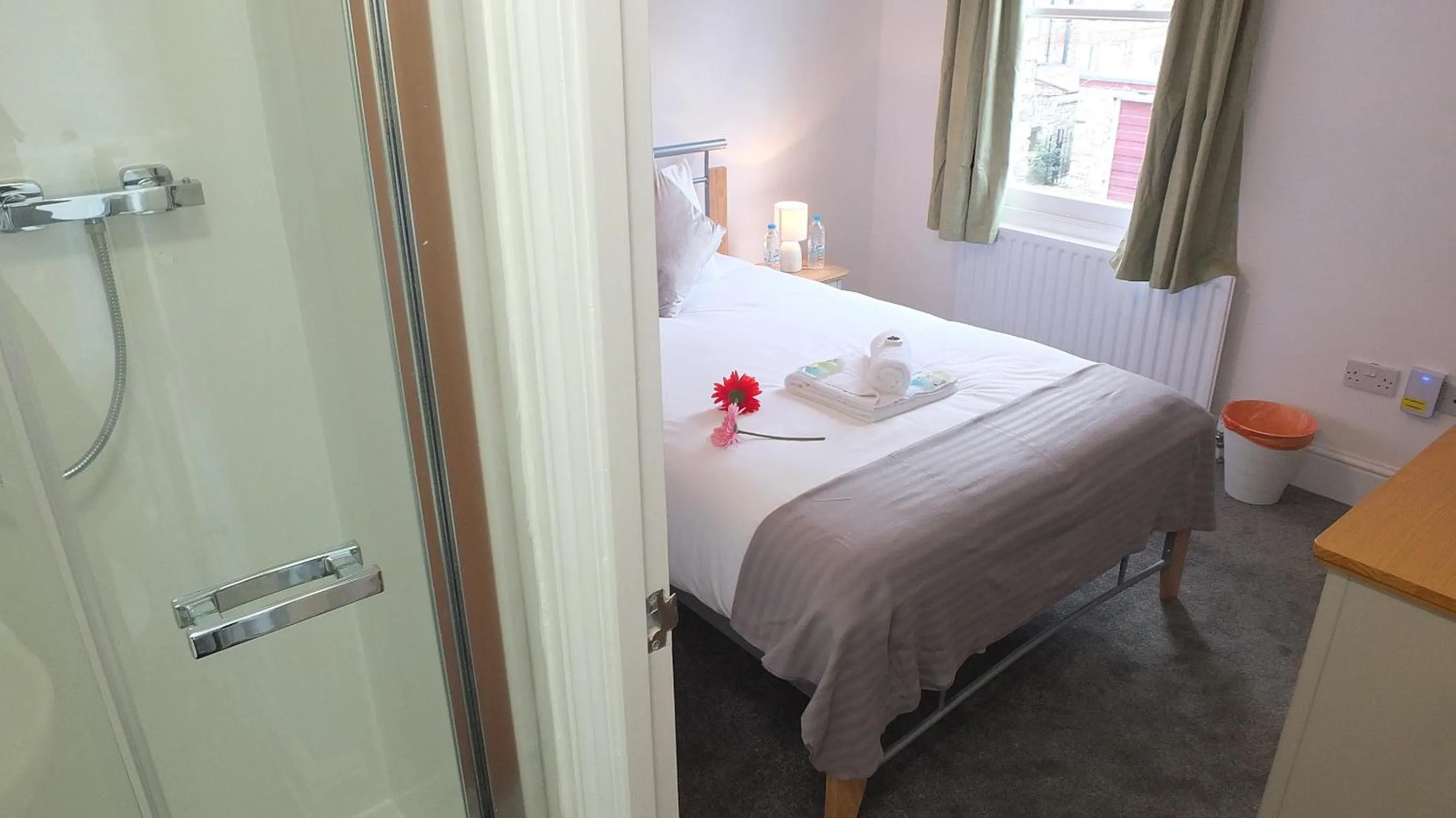 Bathroom, Bed in The Mill Suites - Tas Accommodations