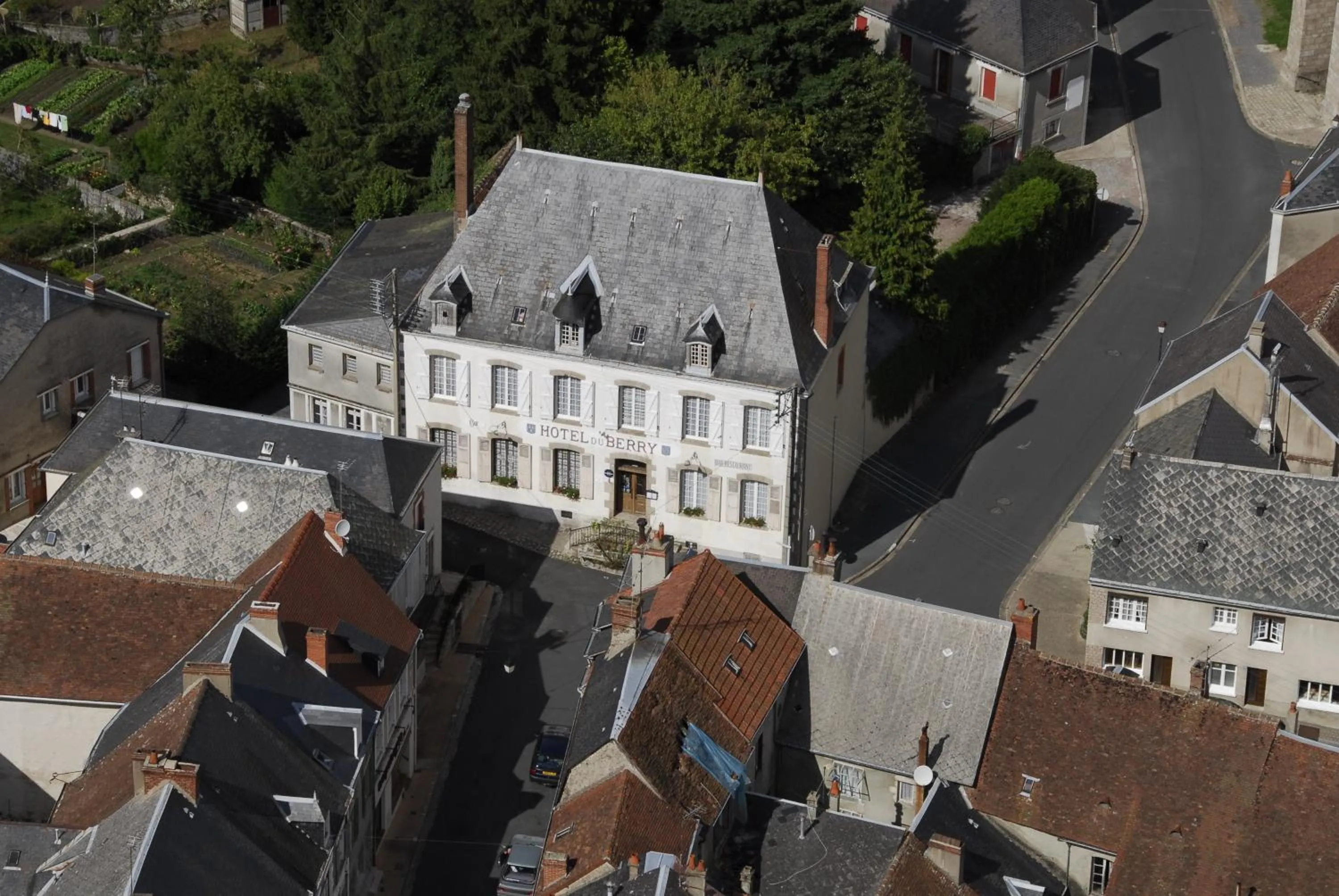 Facade/entrance, Bird's-eye View in Hôtel du Berry