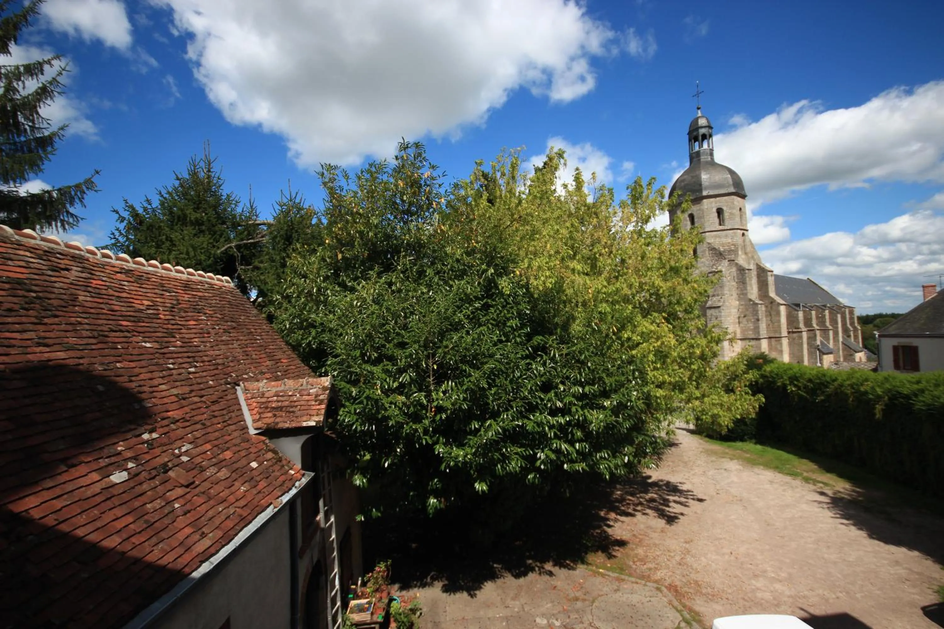 Facade/entrance, Property Building in Hôtel du Berry