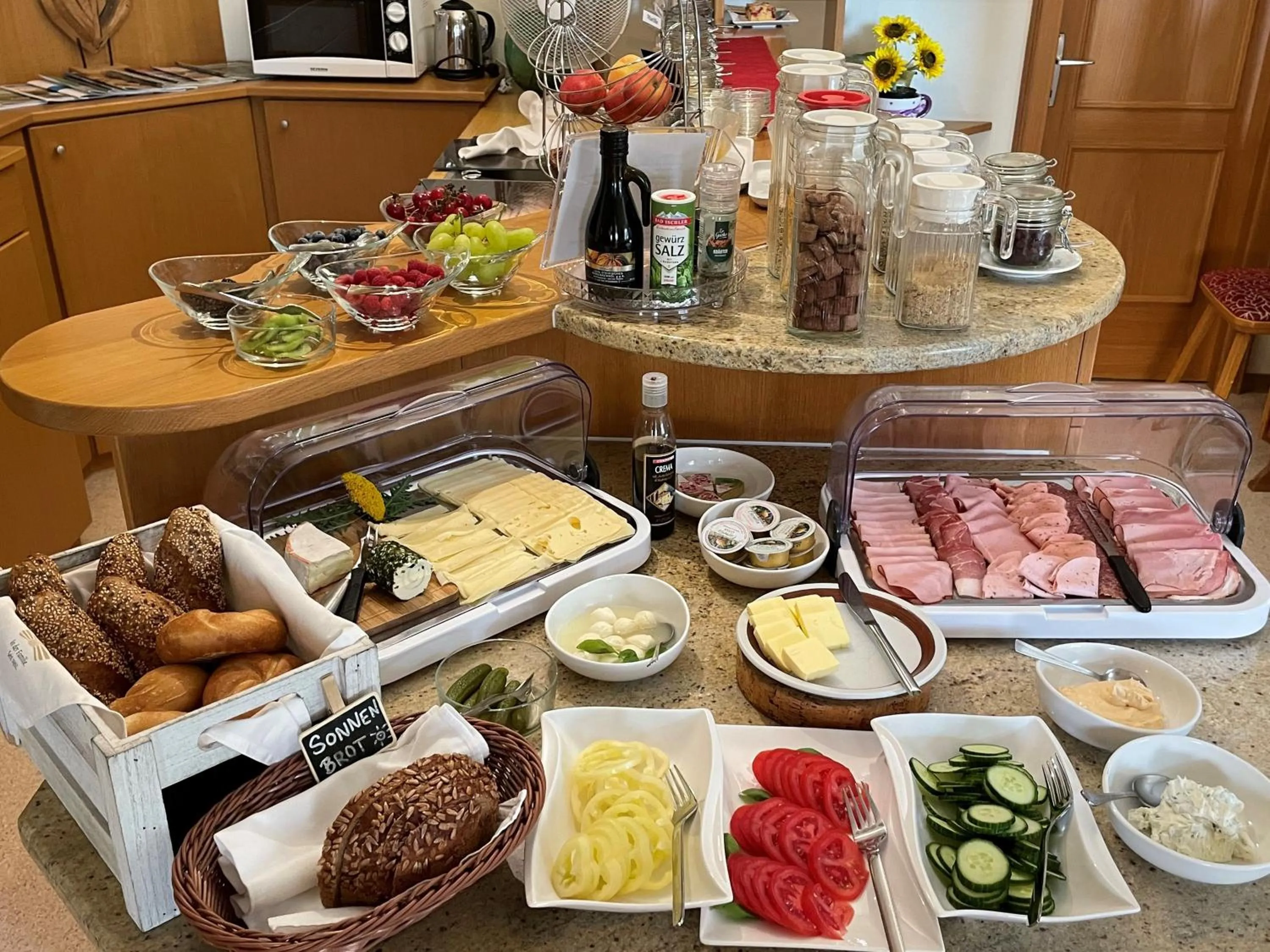 Breakfast in Haus Martin - Schneeberger