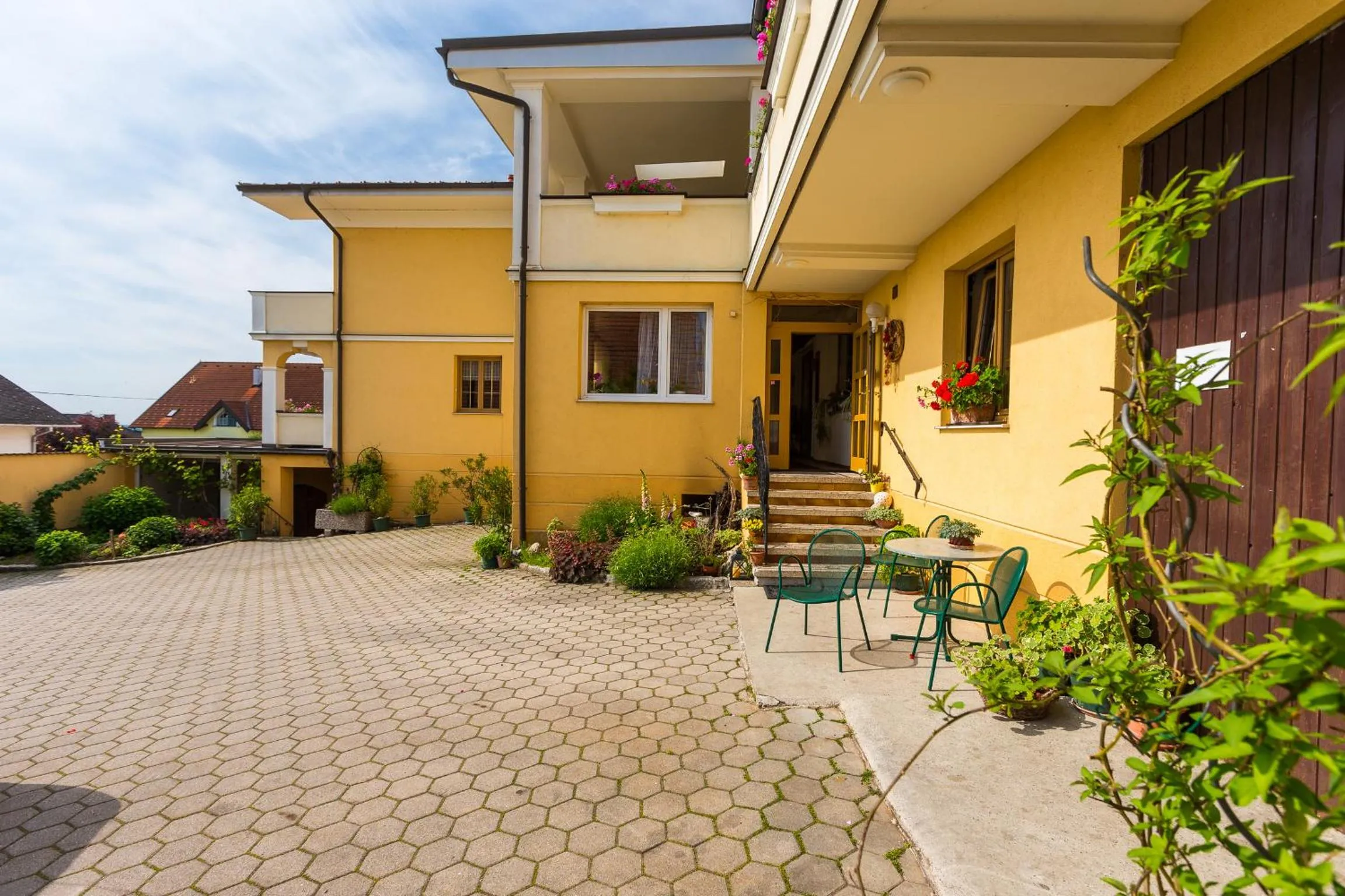 Facade/entrance in Haus Martin - Schneeberger