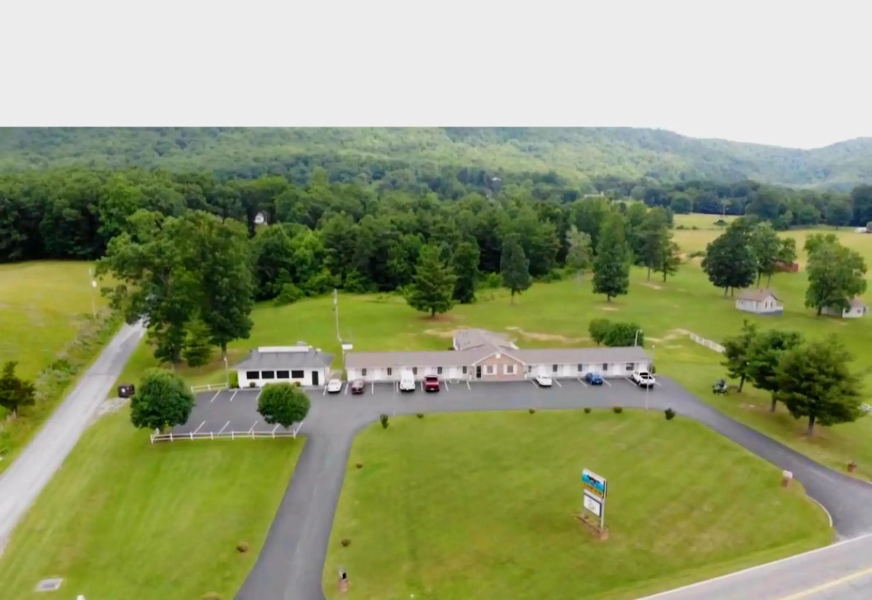 Pet Friendly Standard Room in Fox Mountain Inn Pet Friendly Standard Room in Fox Mountain Inn