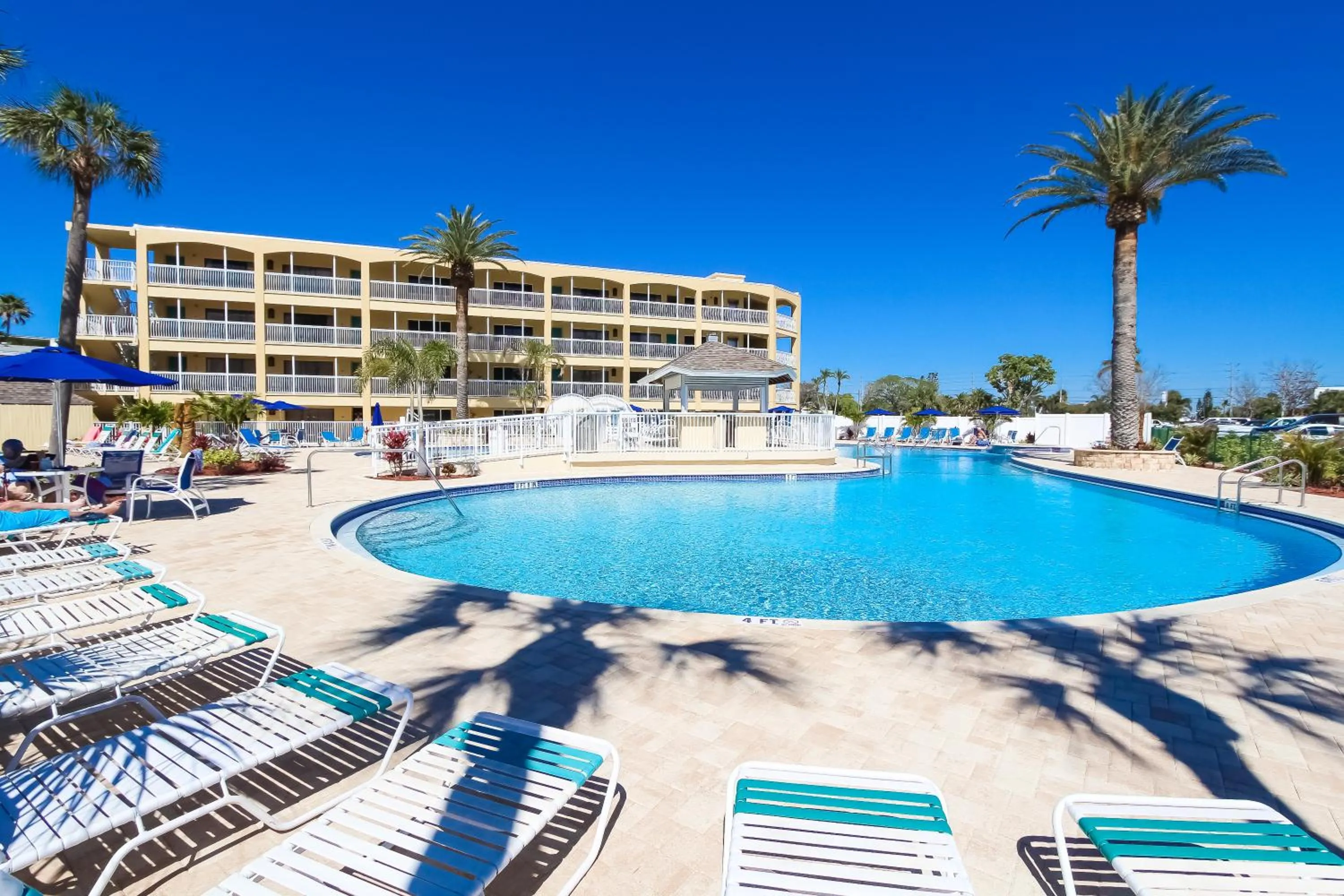 Swimming pool in Coral Reef Resort