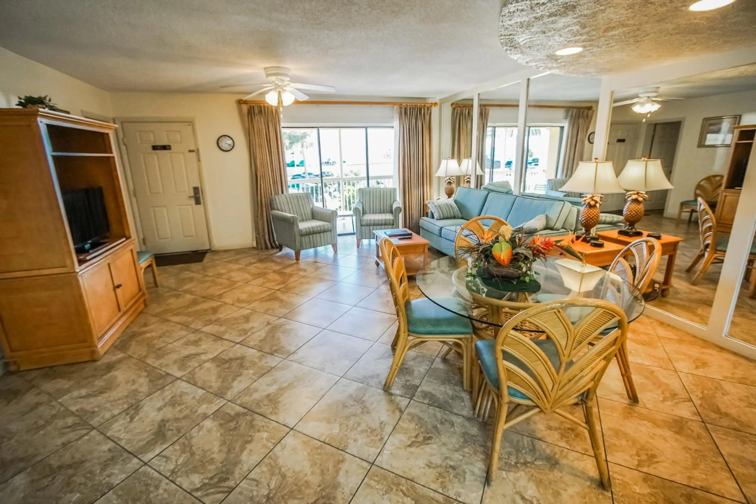 Living room in Coral Reef Resort
