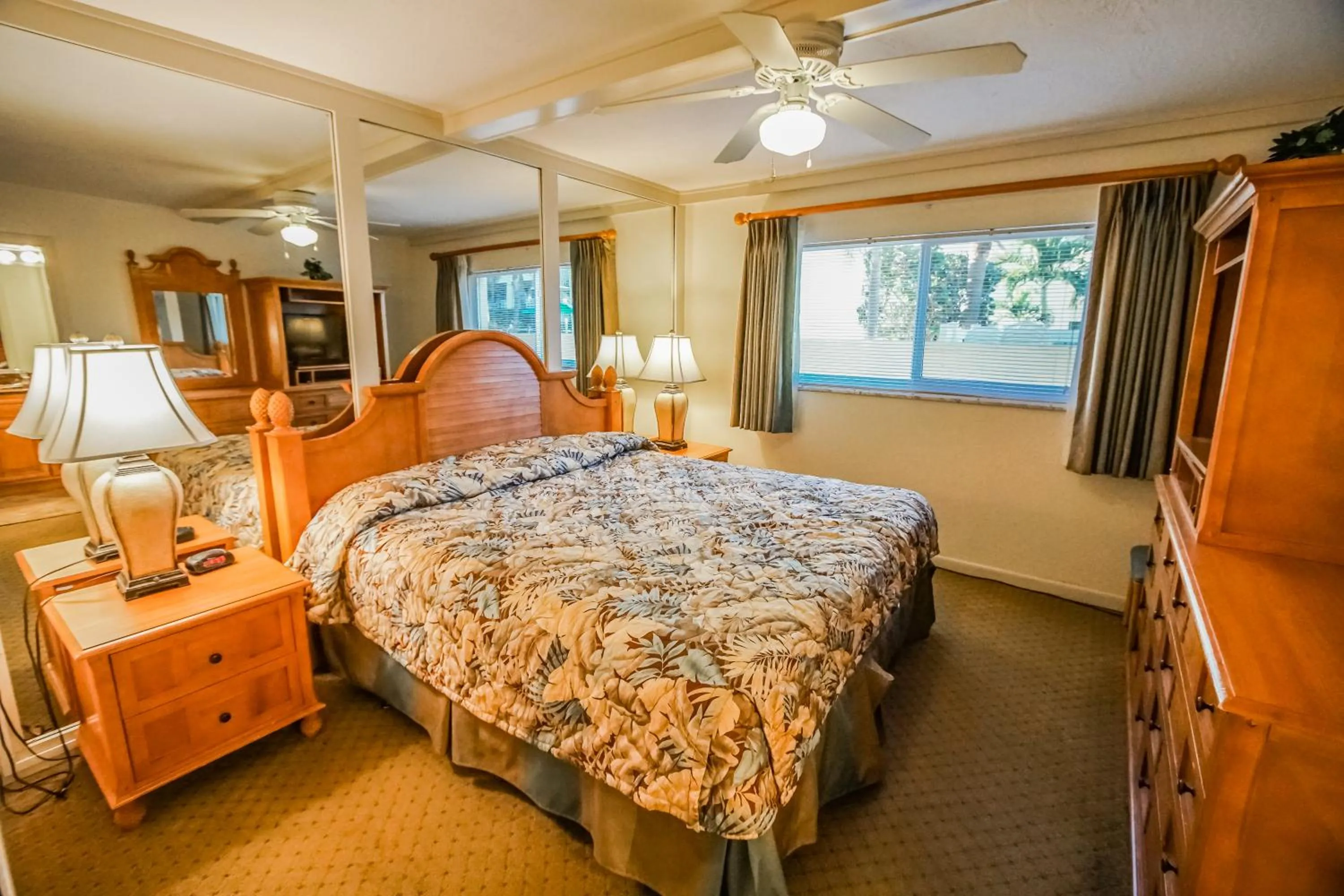Bedroom, Bed in Coral Reef Resort