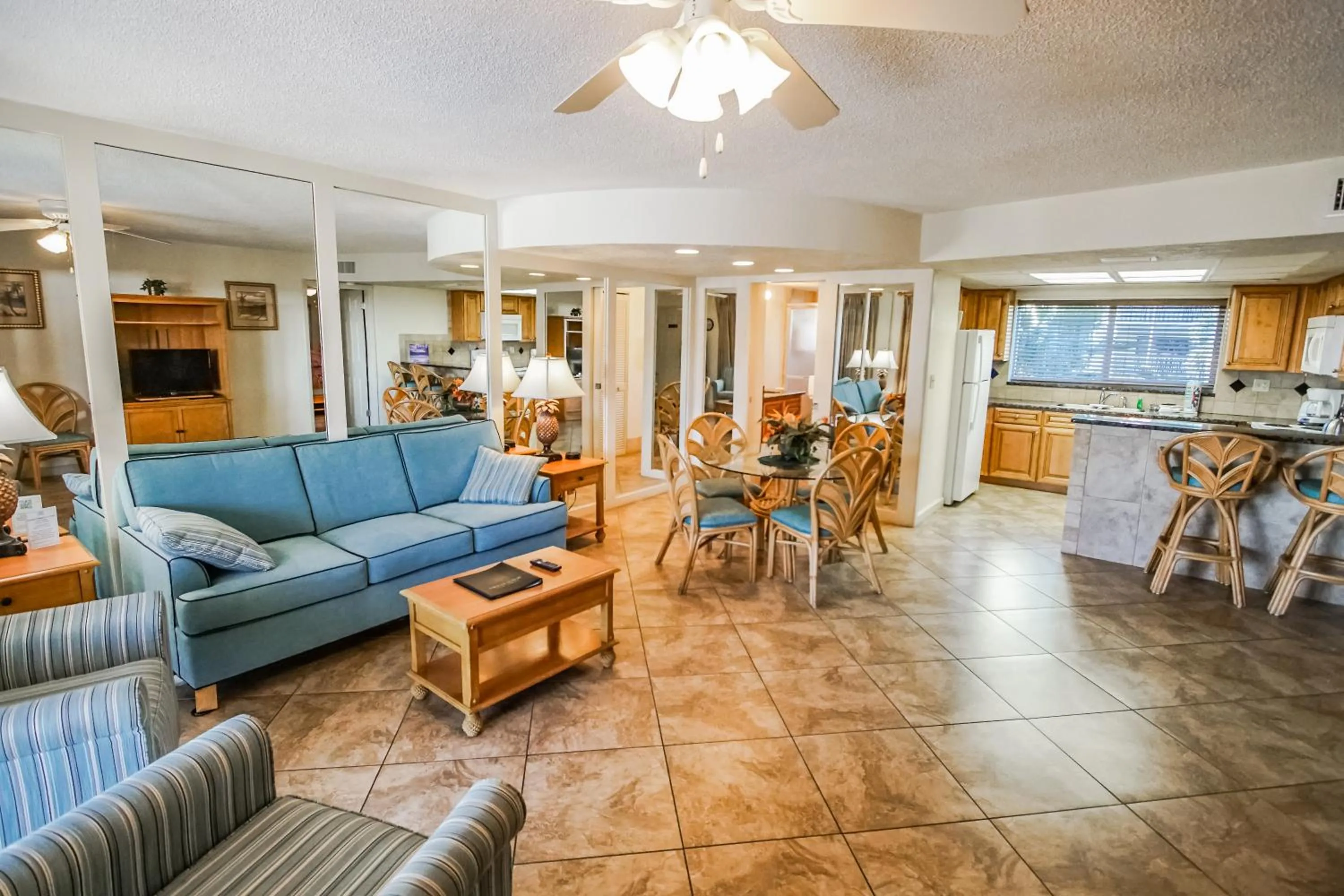 Living room in Coral Reef Resort