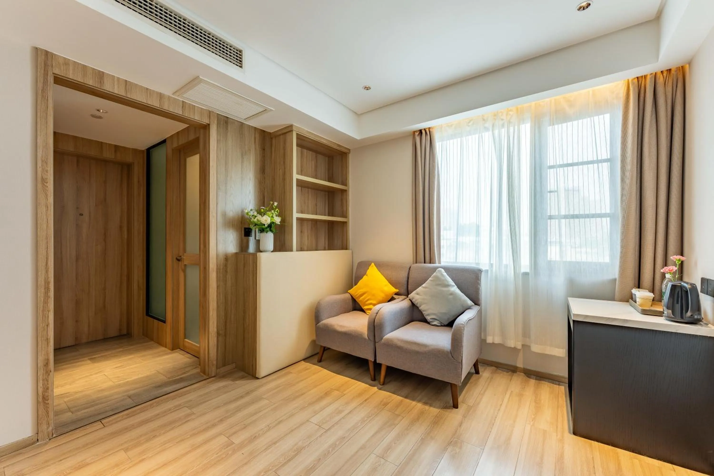 Living room in Hangzhou West Lake Hubin Yintai Atour Hotel