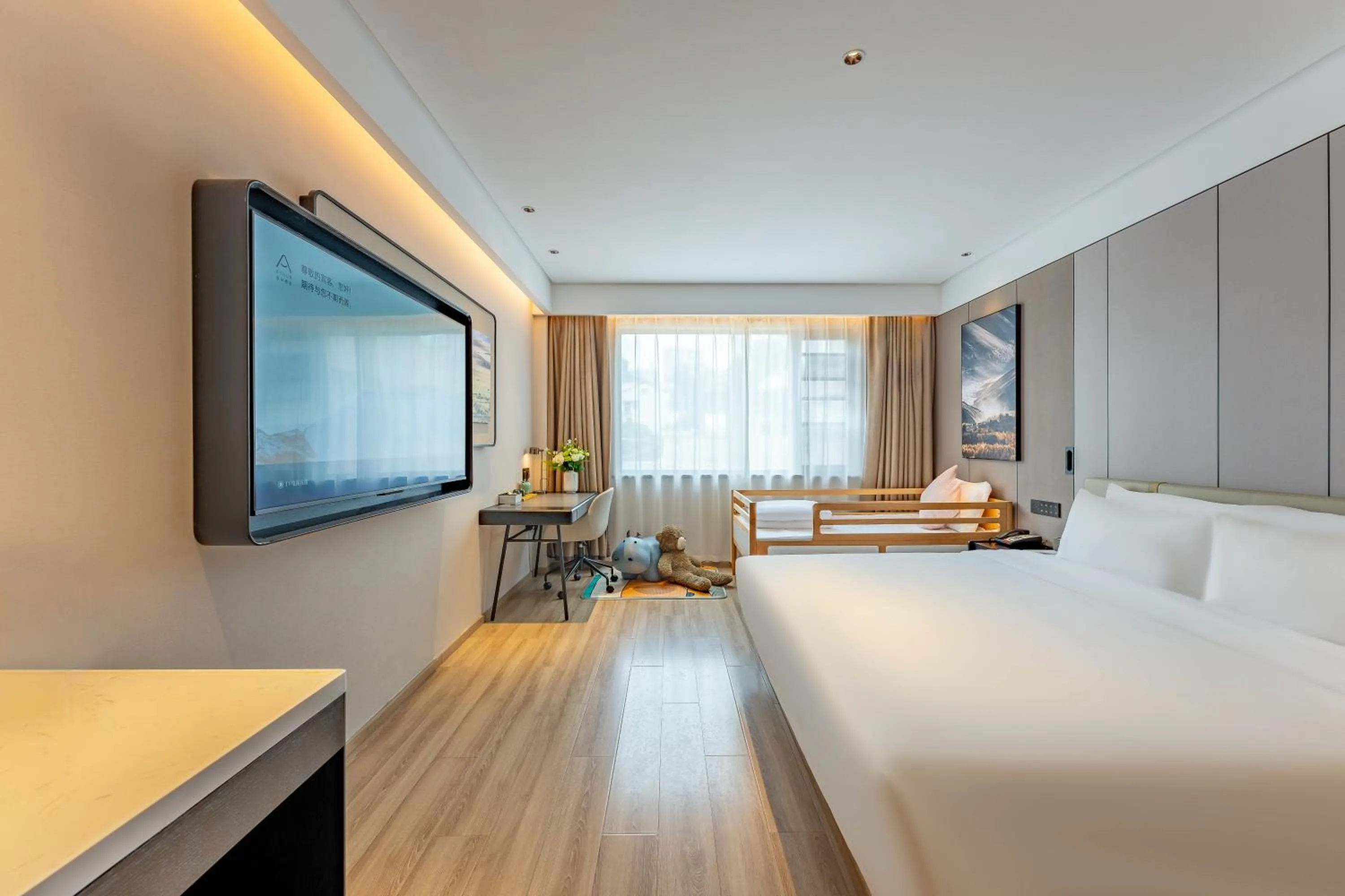Photo of the whole room, Bed in Hangzhou West Lake Hubin Yintai Atour Hotel