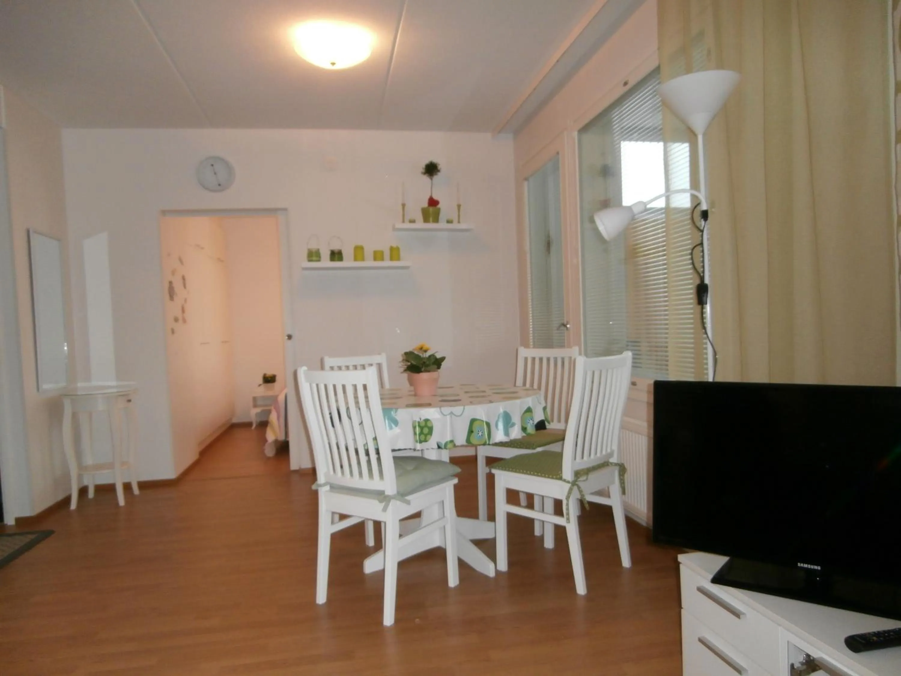 Dining area in Huoneistohotelli Nallisuites