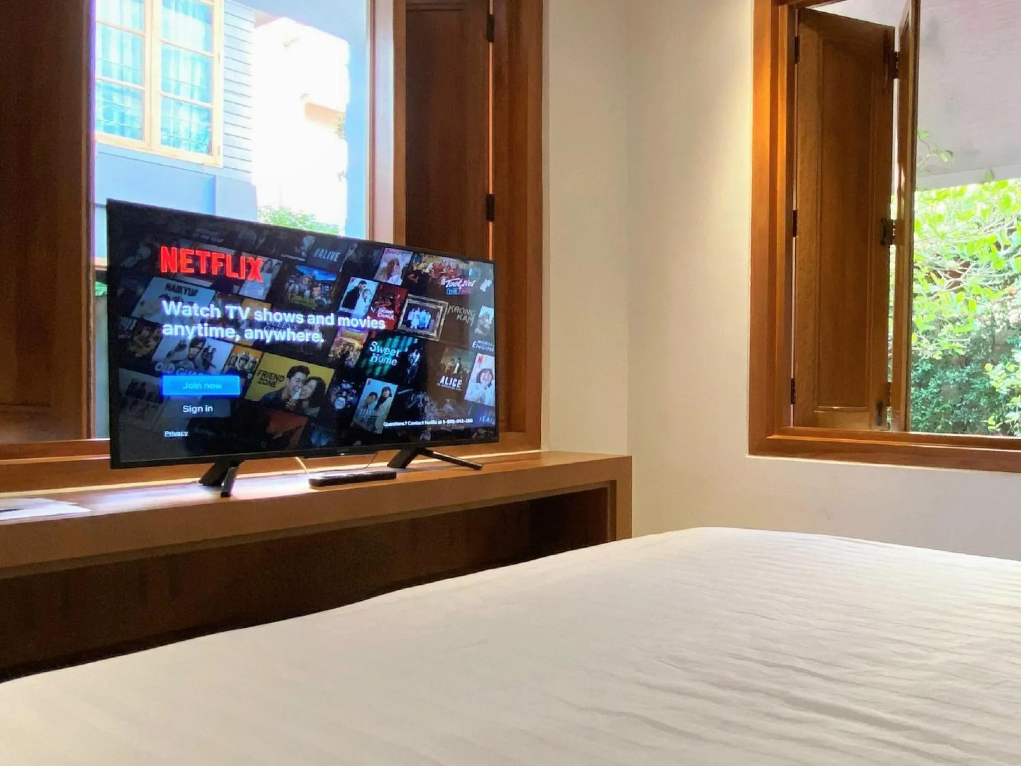 TV and multimedia, Bed in Vali Villa Bangkok