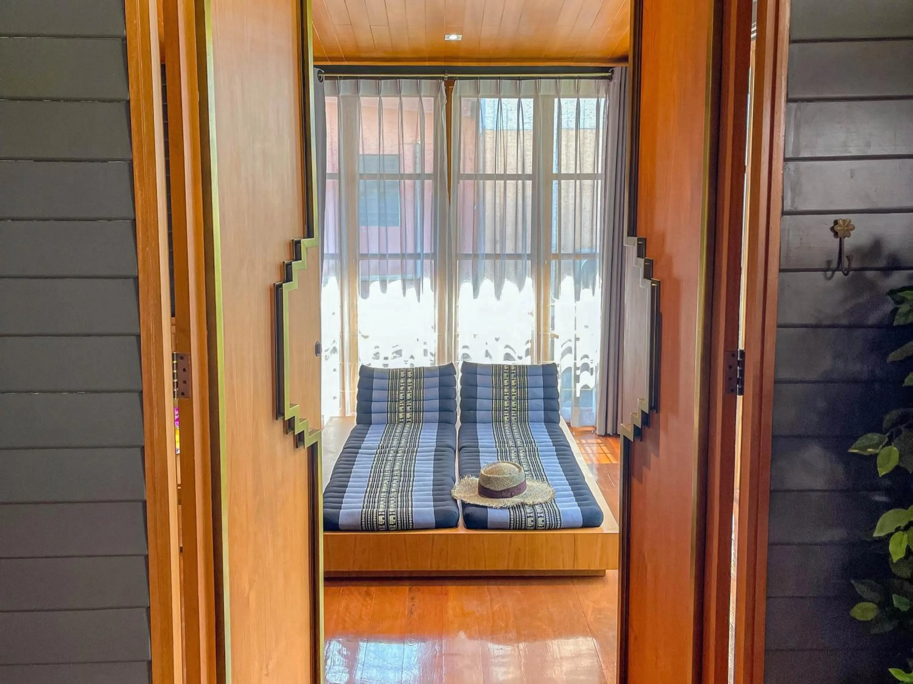 Seating area, Bed in Vali Villa Bangkok