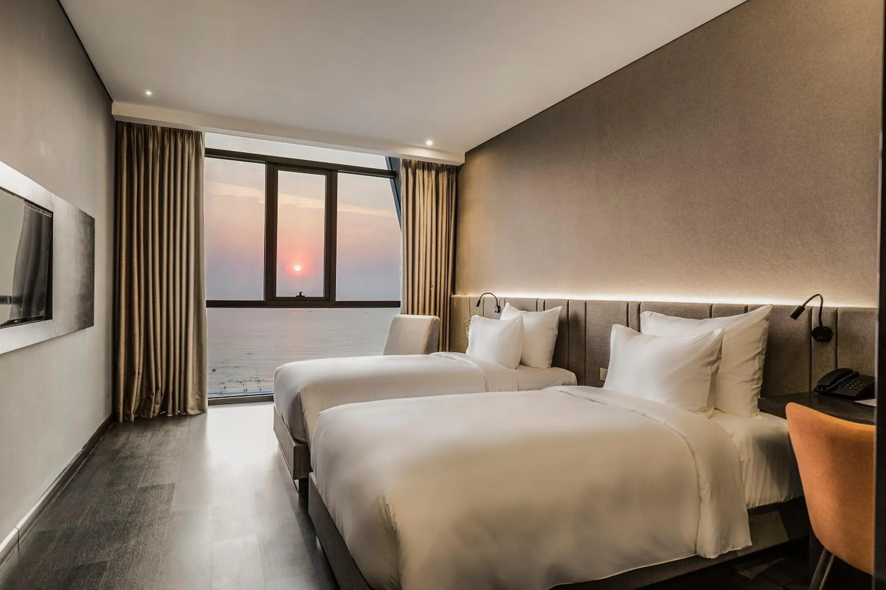 Premier Twin Room - High Floor in Stella Maris Beach Danang Premier Twin Room - High Floor in Stella Maris Beach Danang