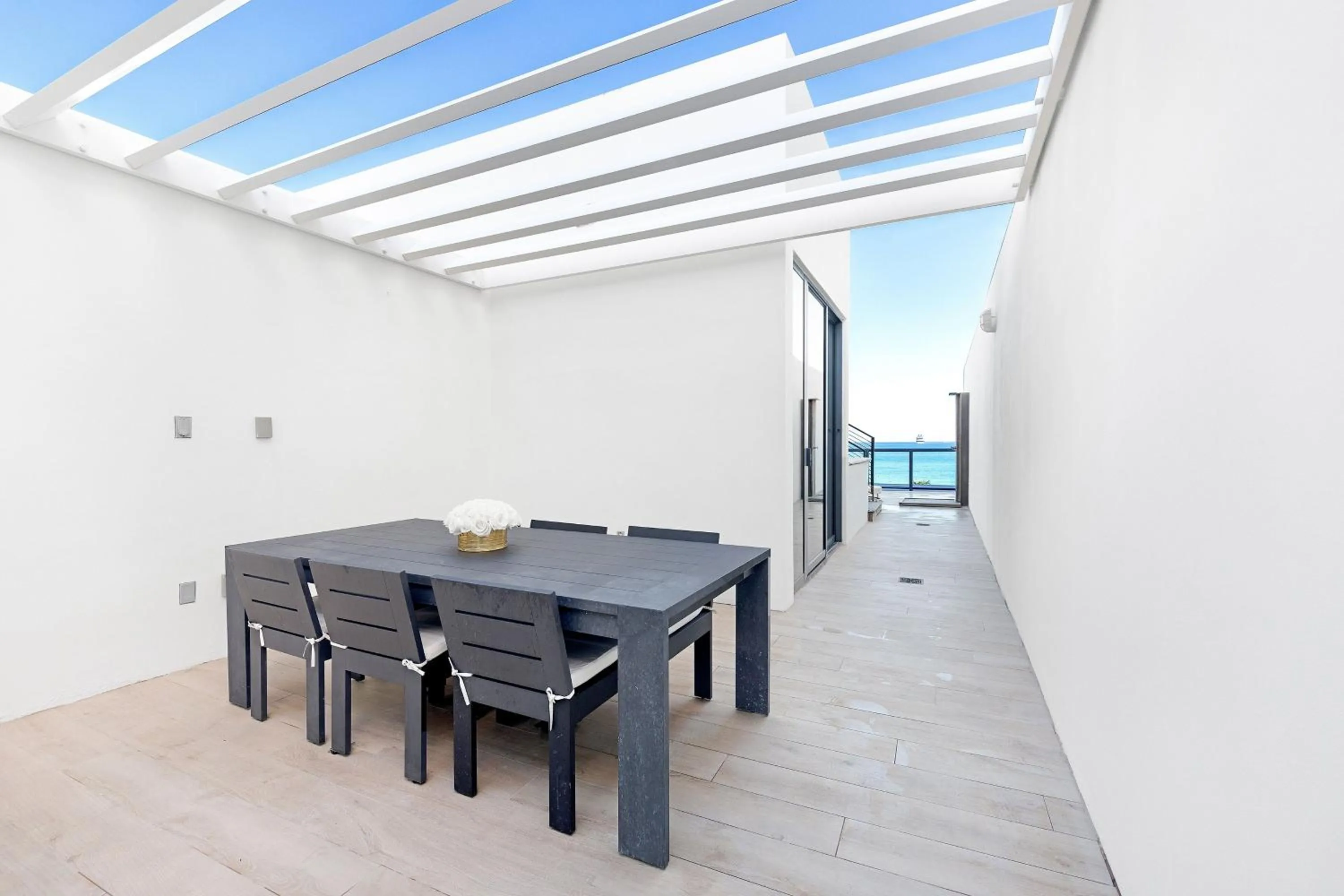 Photo of the whole room in W South Beach