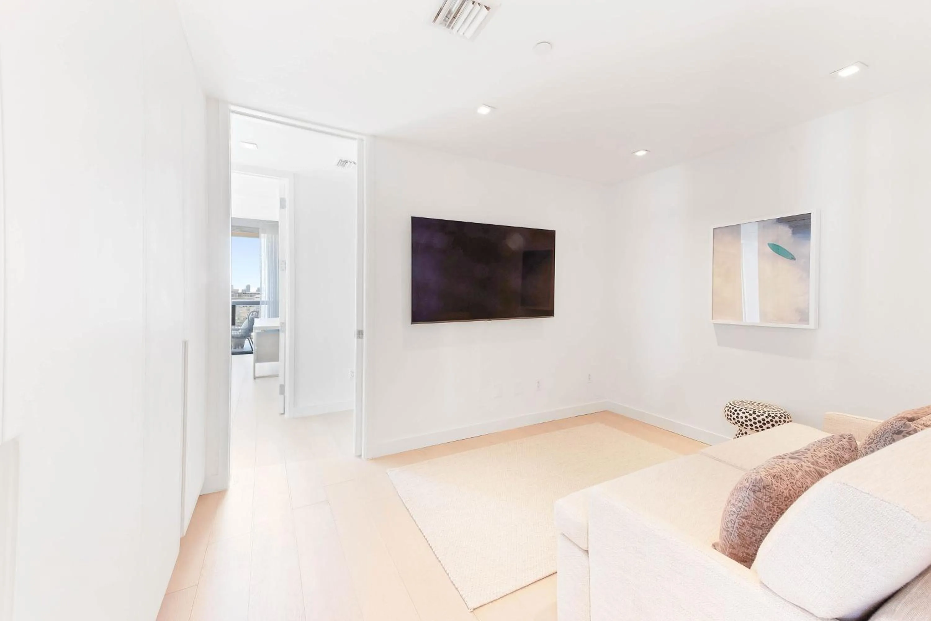 Photo of the whole room in W South Beach