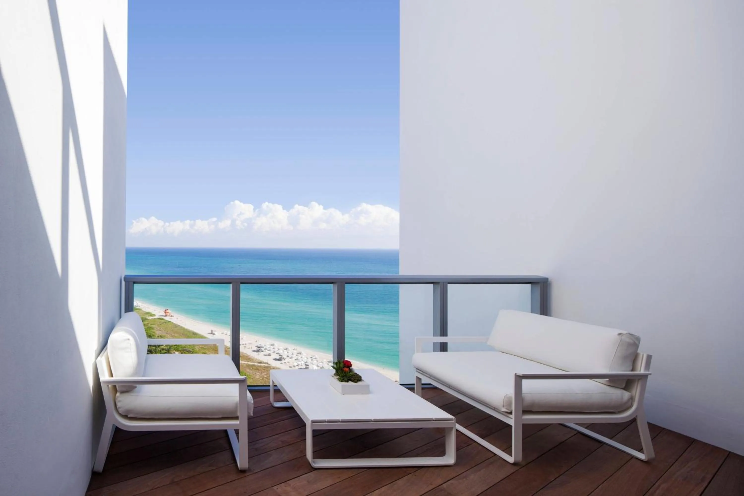 Photo of the whole room in W South Beach