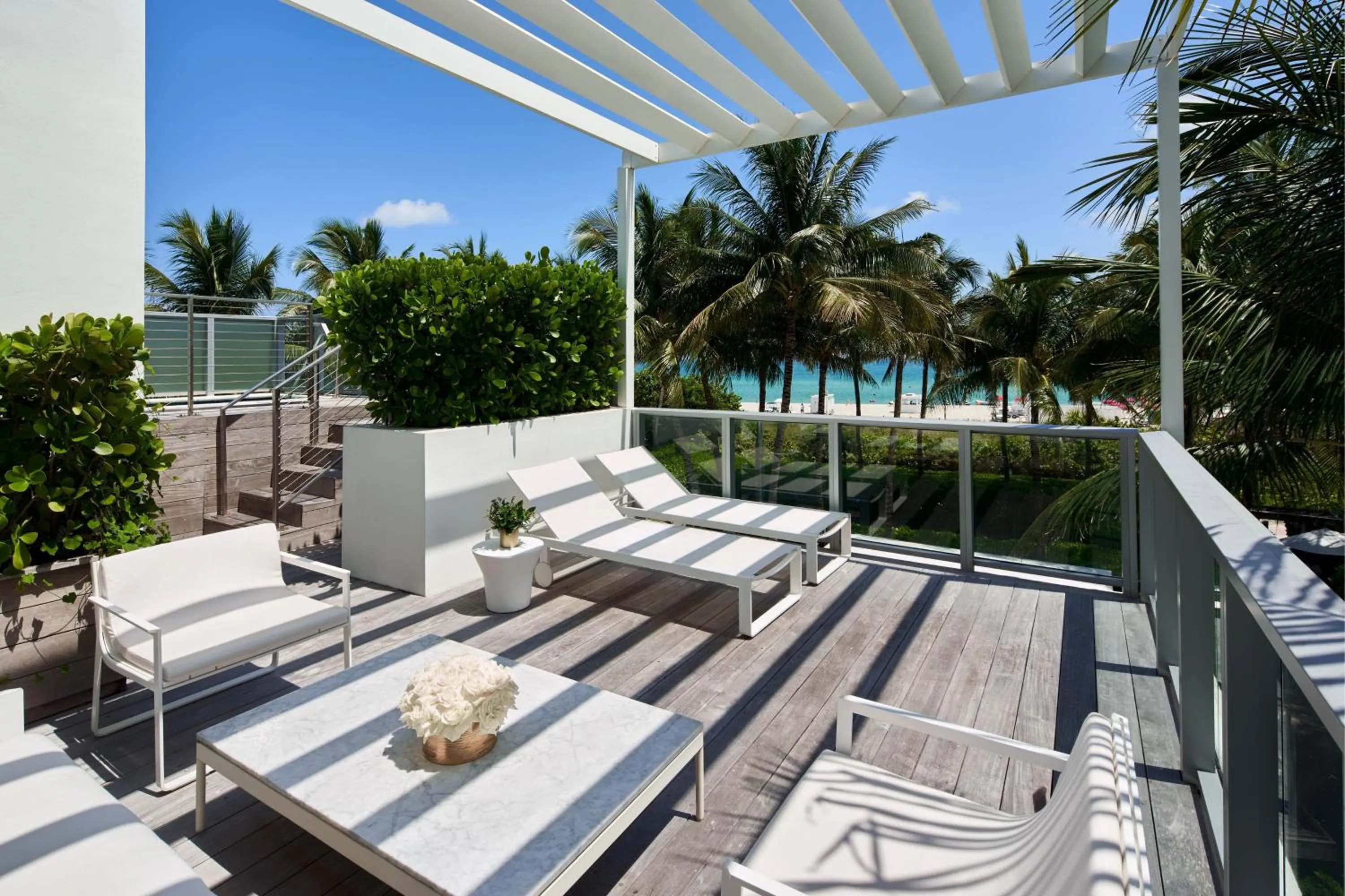 Photo of the whole room in W South Beach