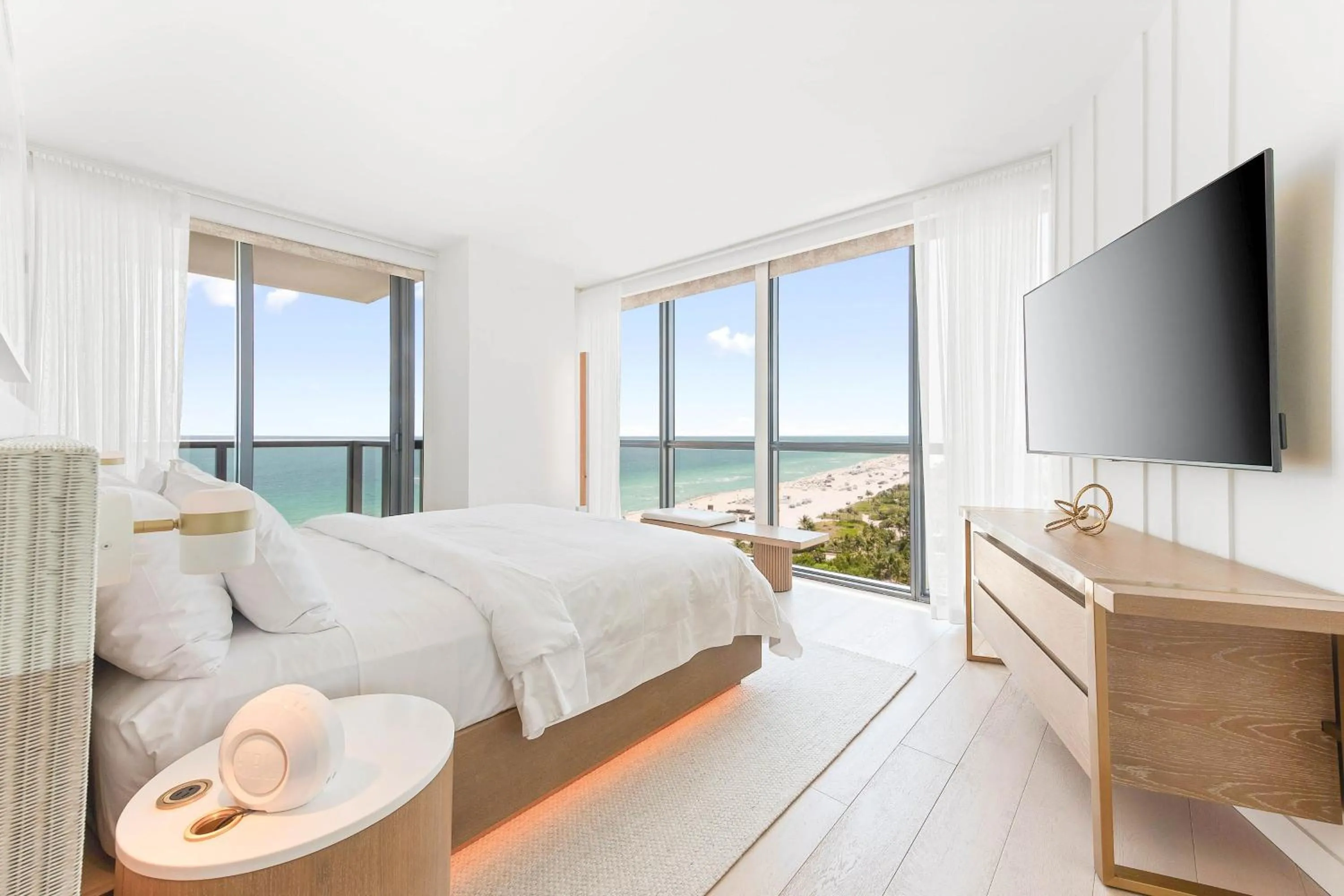 Bedroom, Bed in W South Beach