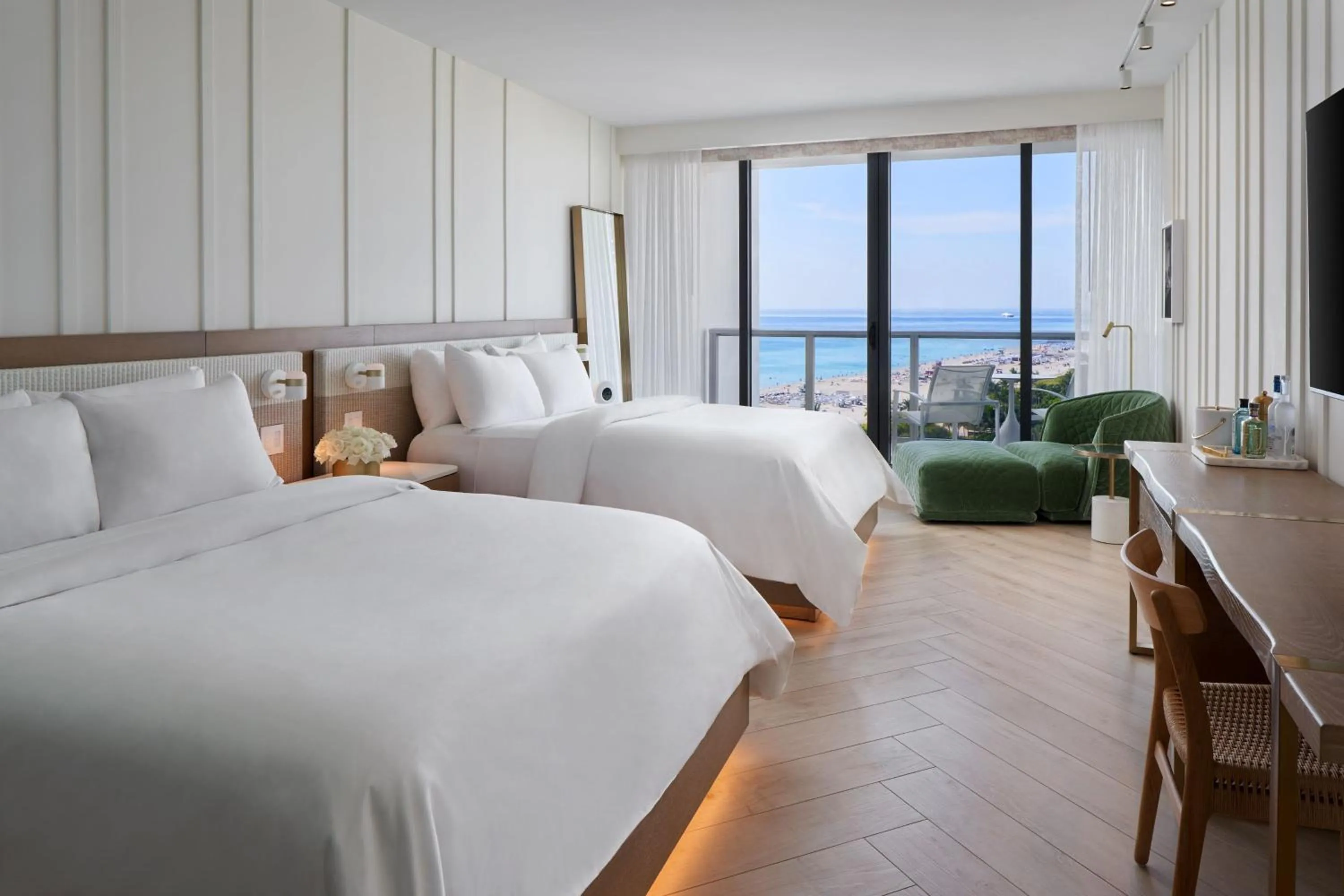 Photo of the whole room, Bed in W South Beach