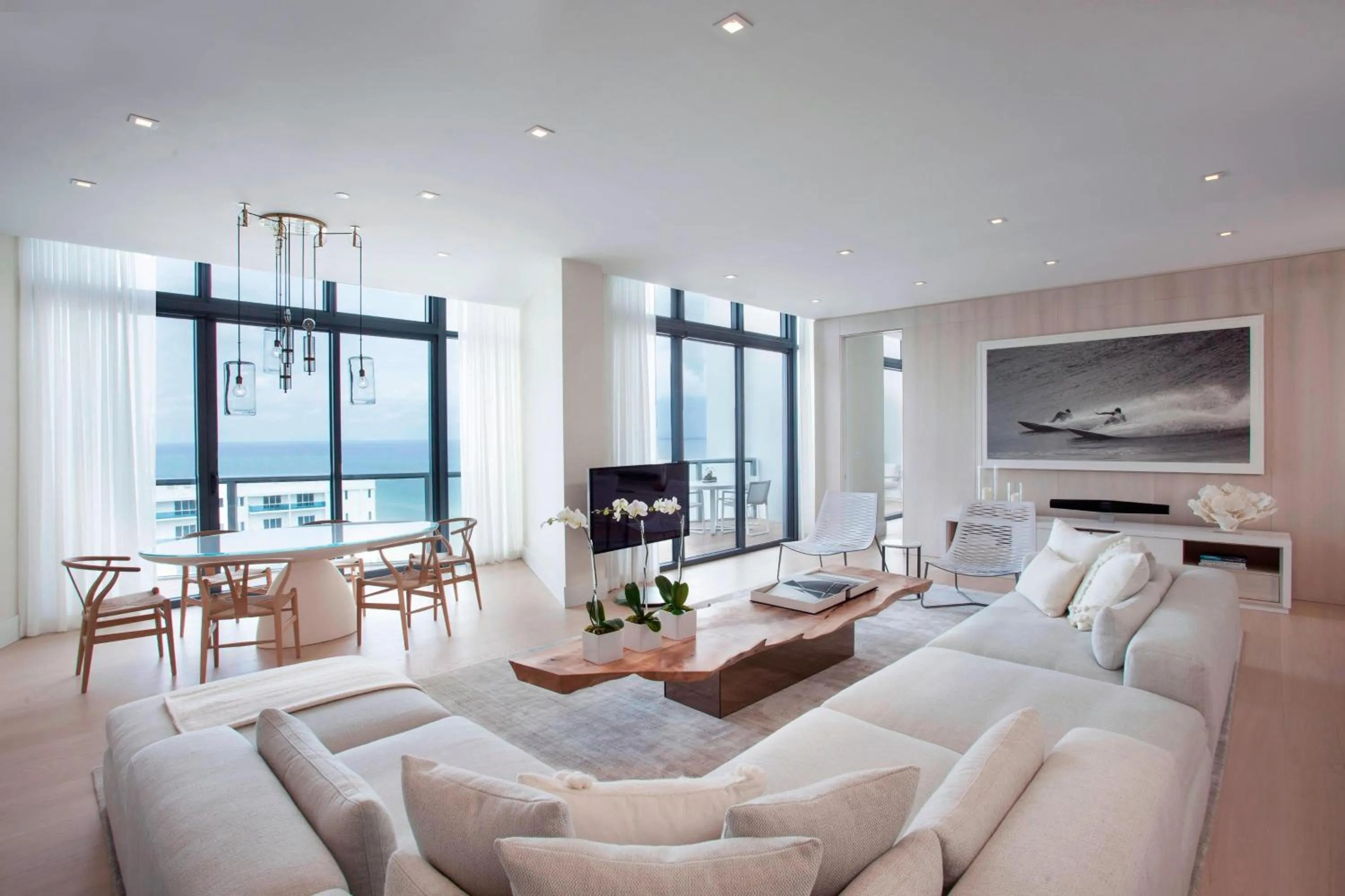 Photo of the whole room in W South Beach