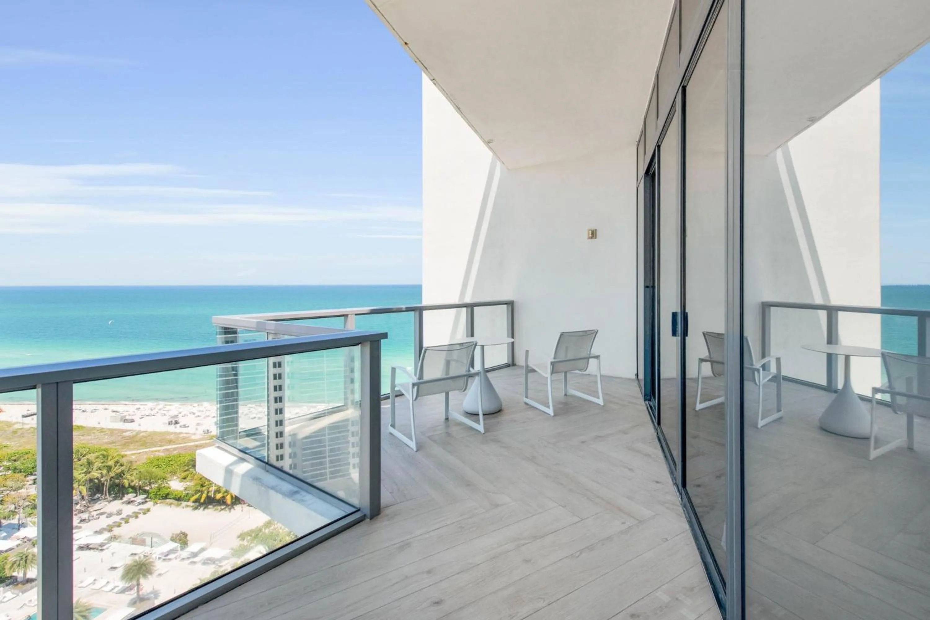 Photo of the whole room in W South Beach