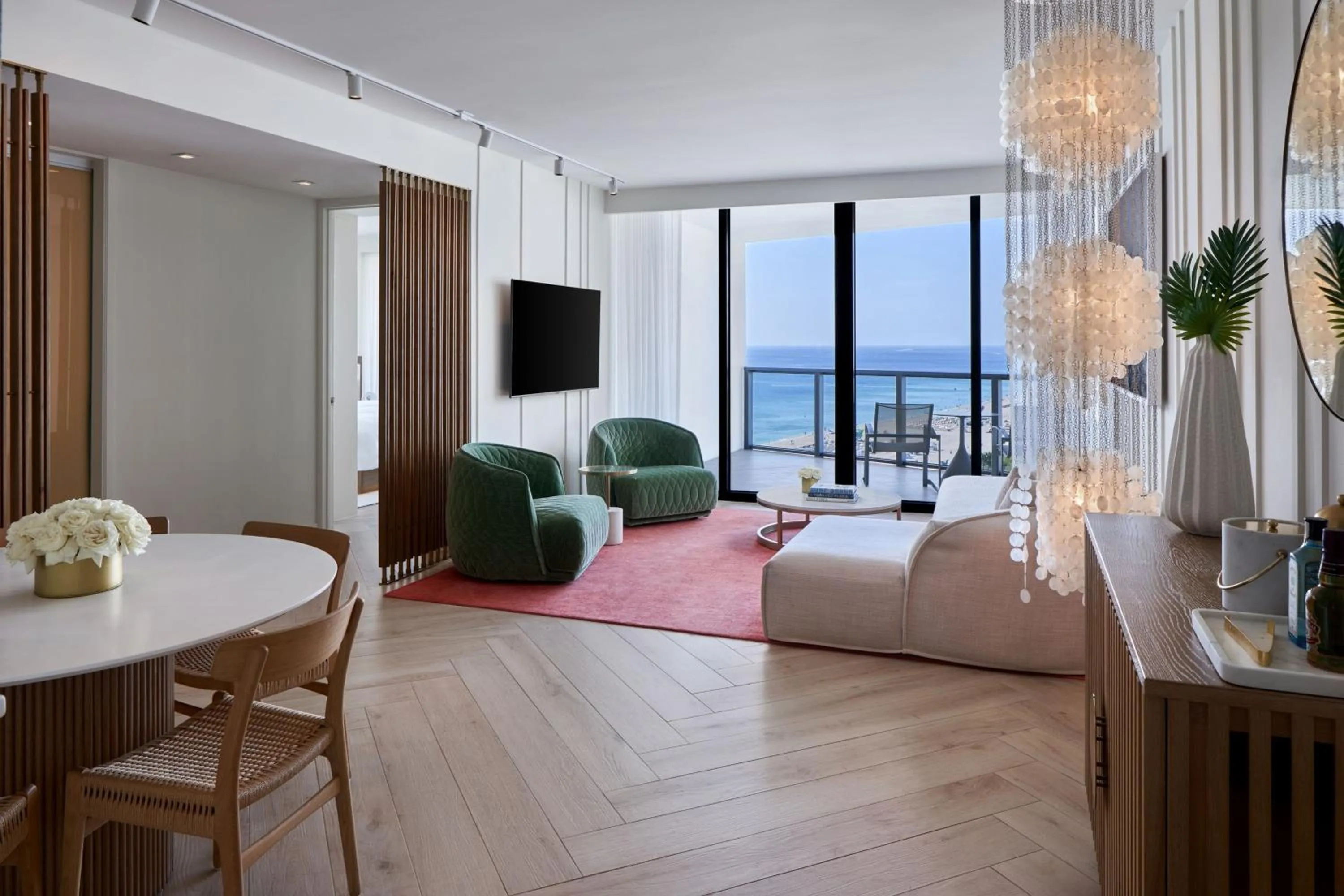 Photo of the whole room, Bed in W South Beach