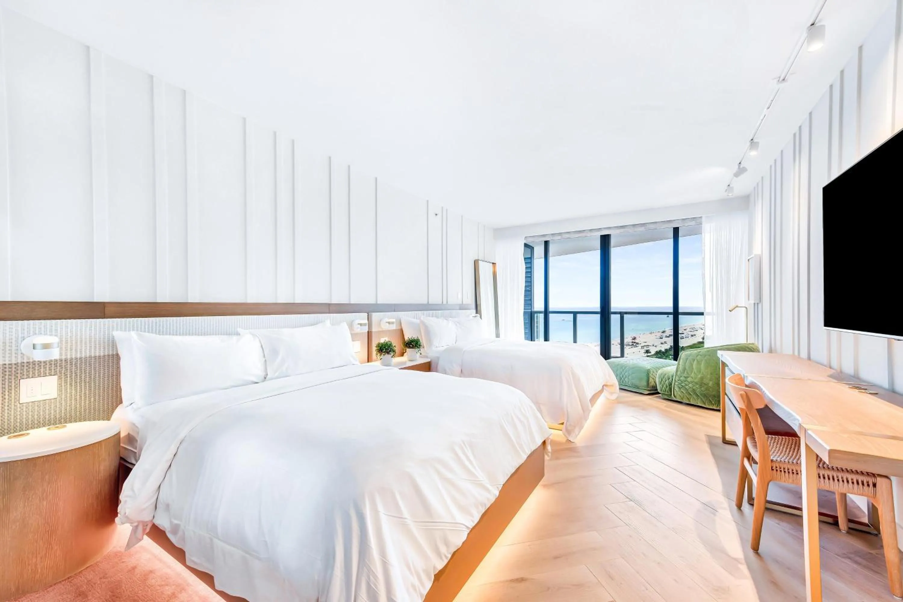 Photo of the whole room, Bed in W South Beach