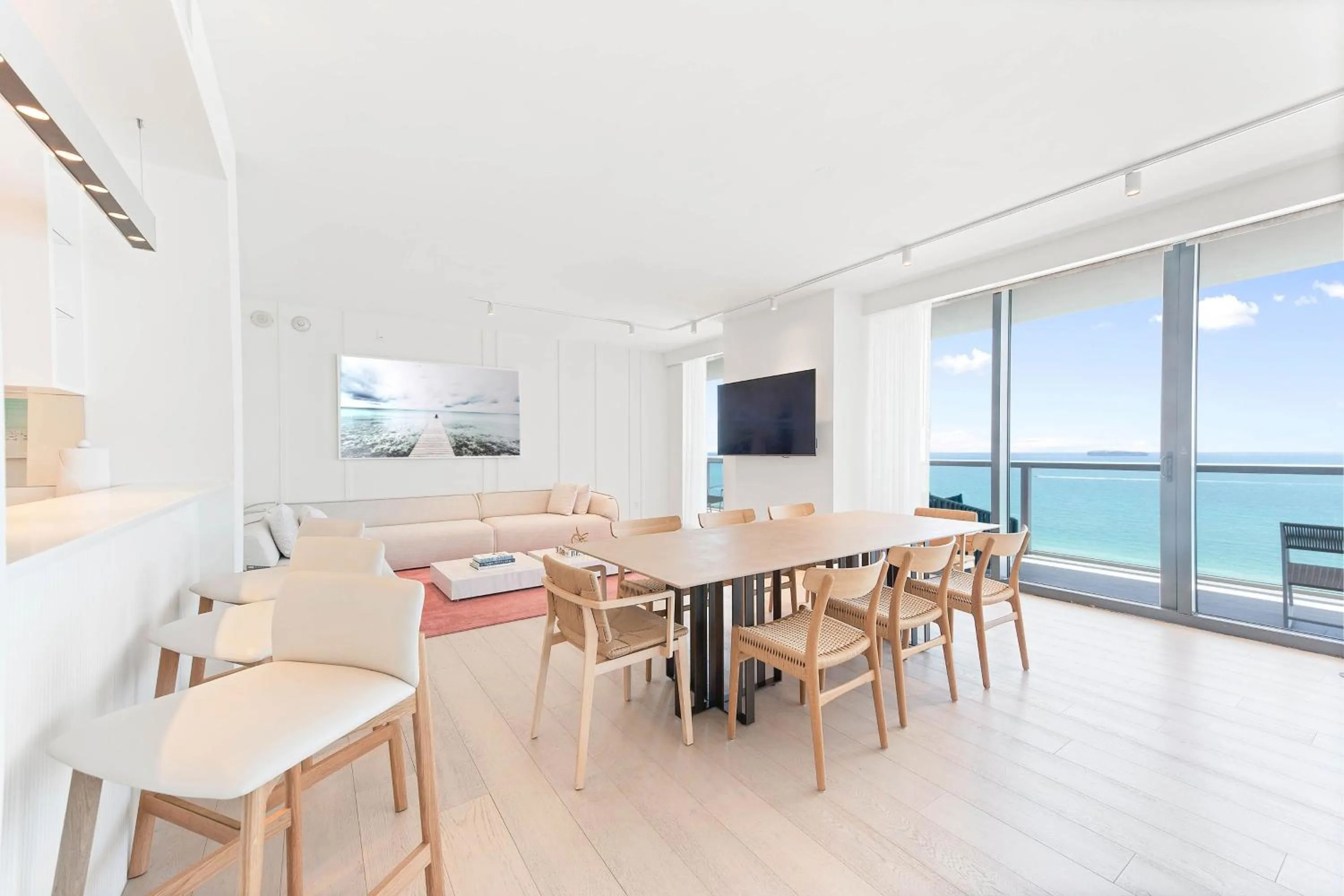 Photo of the whole room in W South Beach