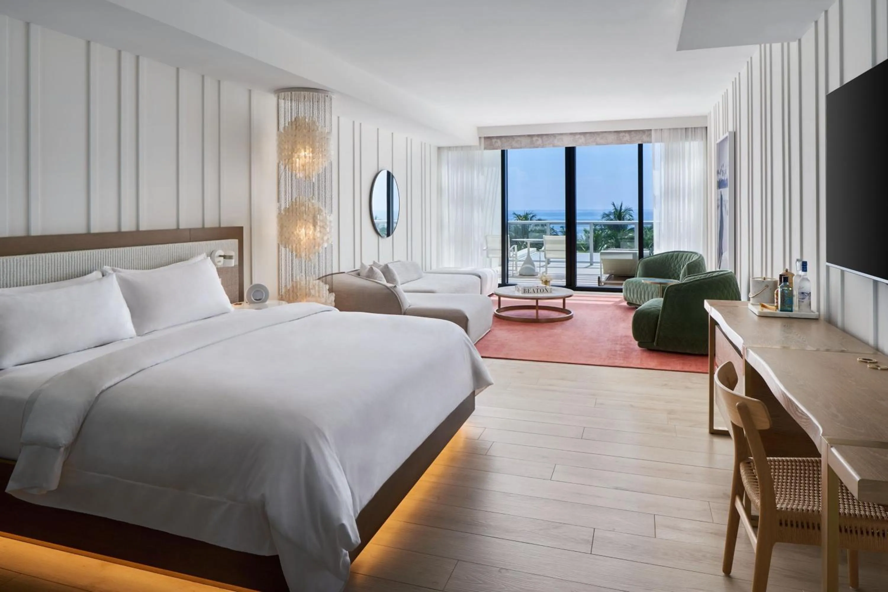 Photo of the whole room, Bed in W South Beach