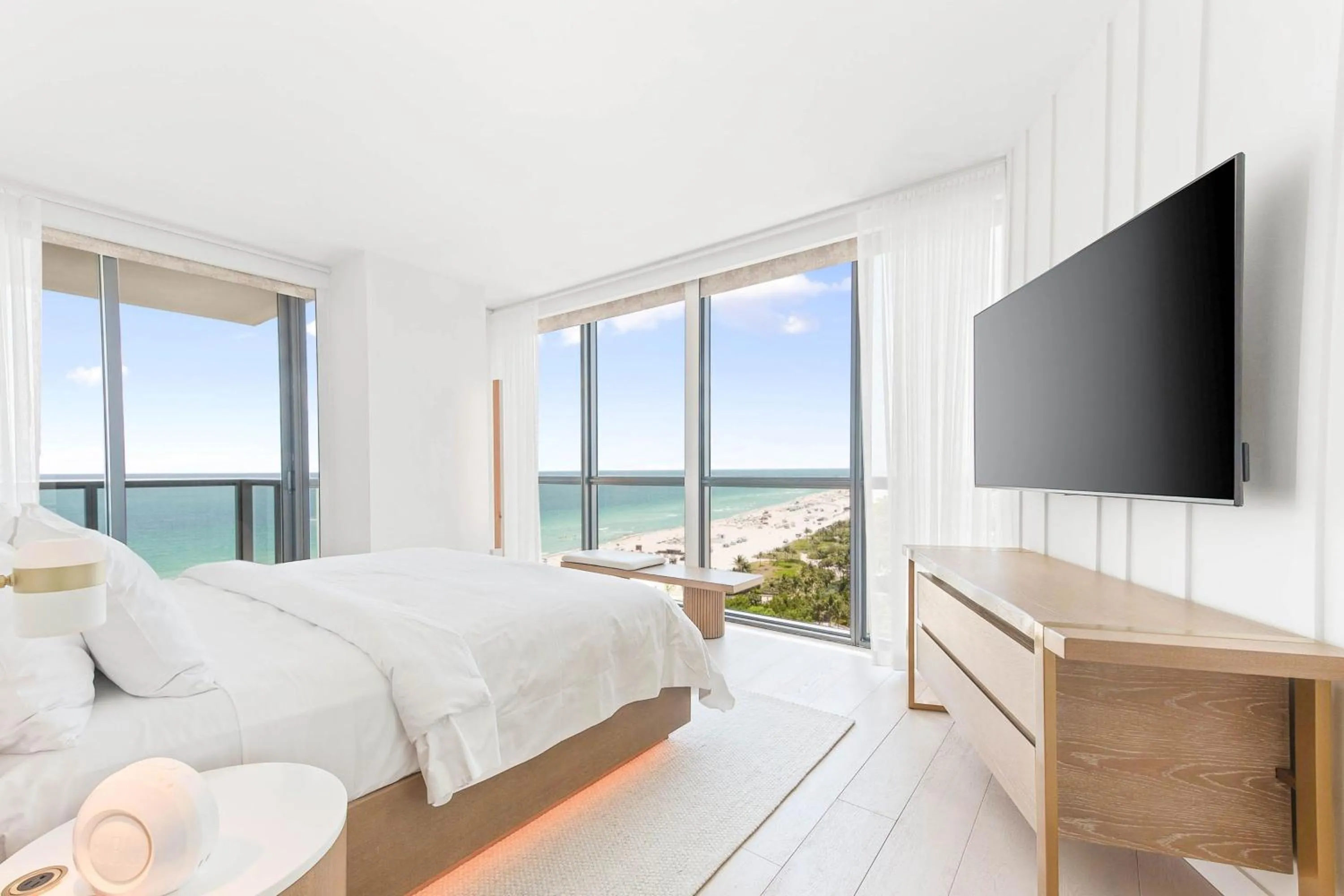 Bedroom, Bed in W South Beach