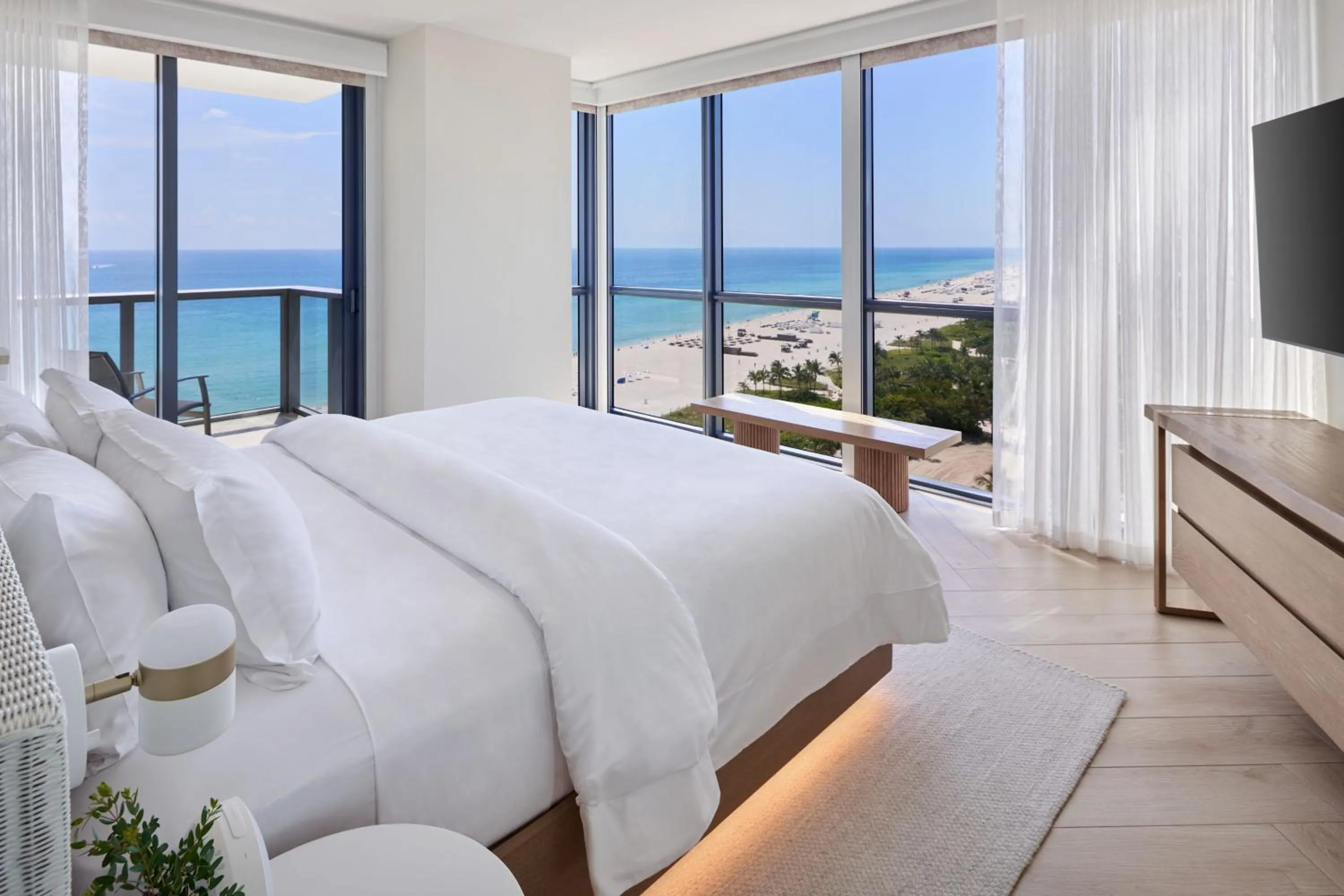 Bedroom, Bed in W South Beach