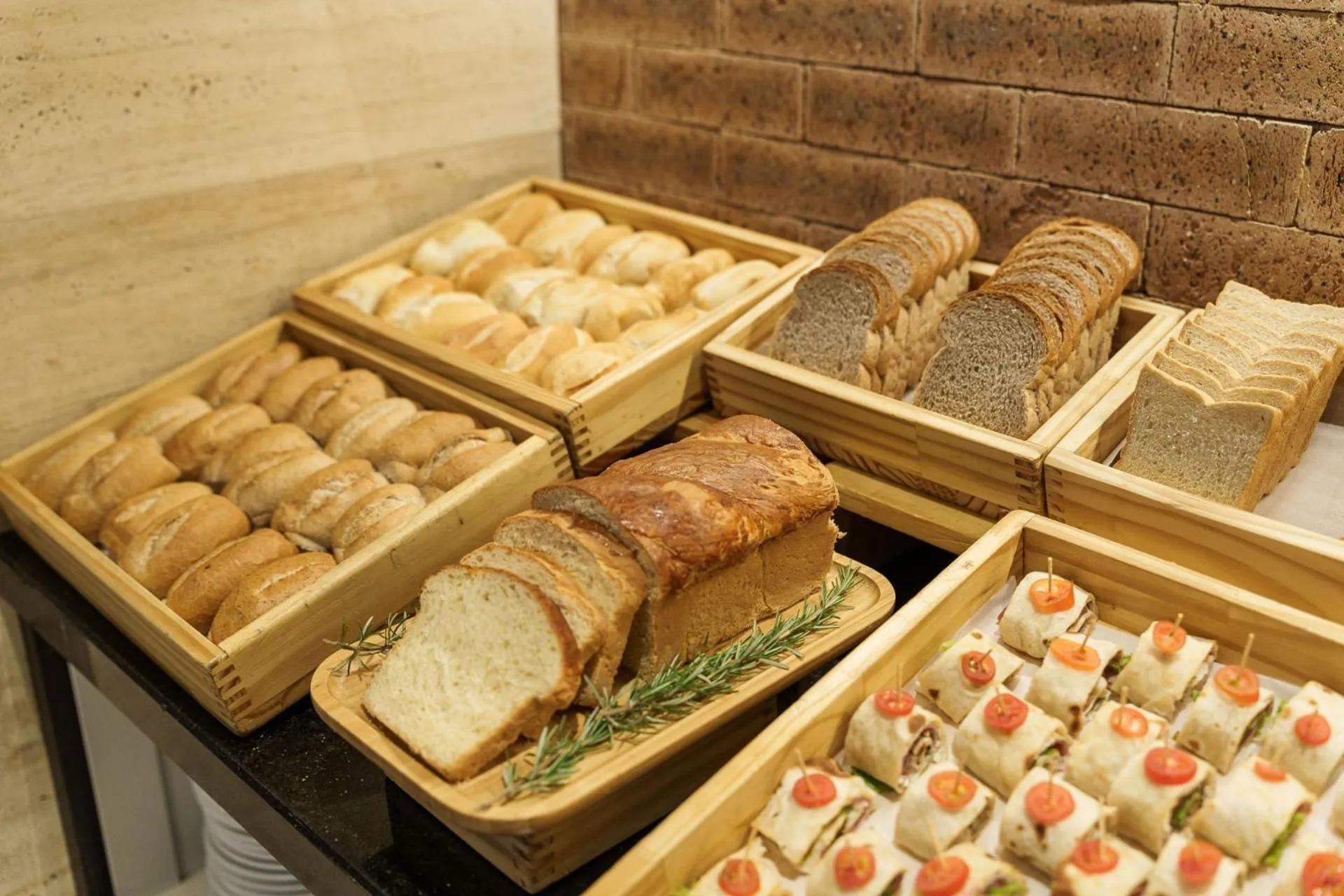 Buffet breakfast in Cullinan Hplus Premium