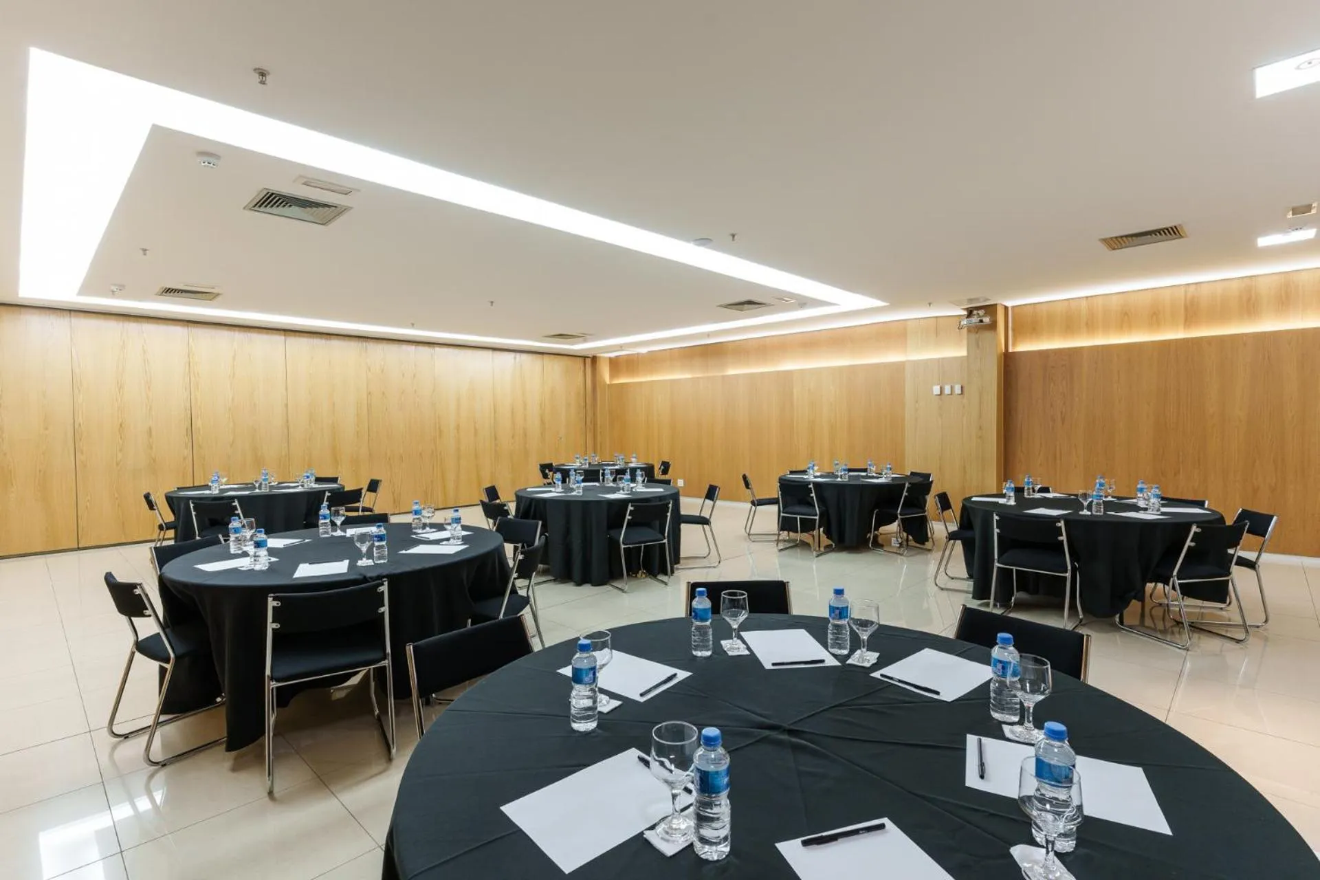 Meeting/conference room in Cullinan Hplus Premium