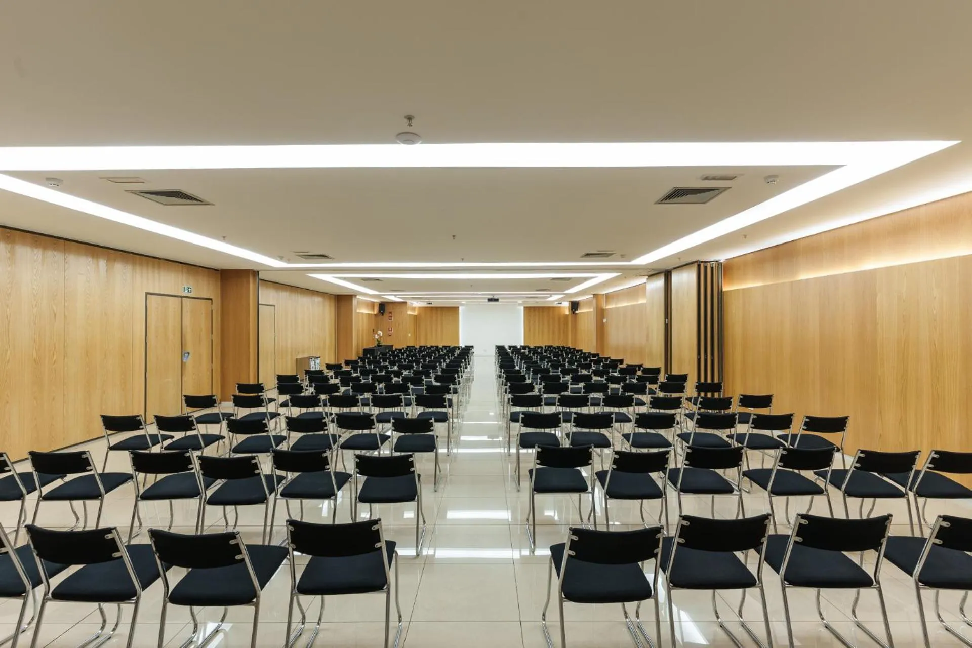 Meeting/conference room in Cullinan Hplus Premium