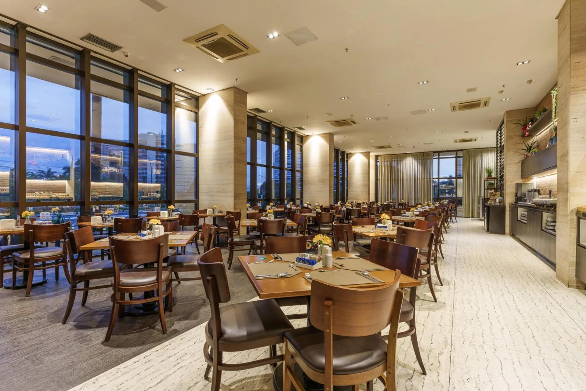 Buffet breakfast in Cullinan Hplus Premium