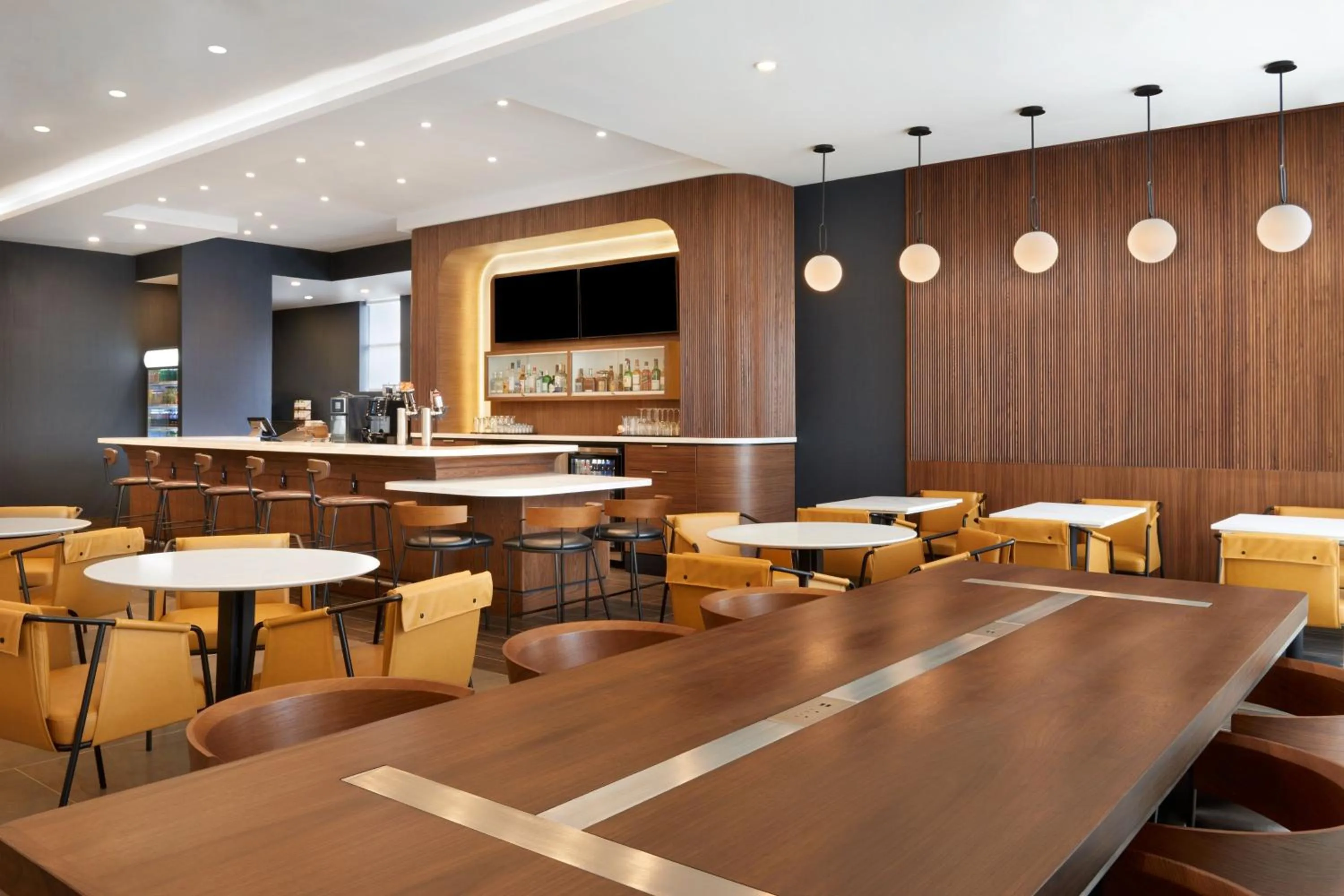 Lounge or bar in Courtyard by Marriott Kitchener